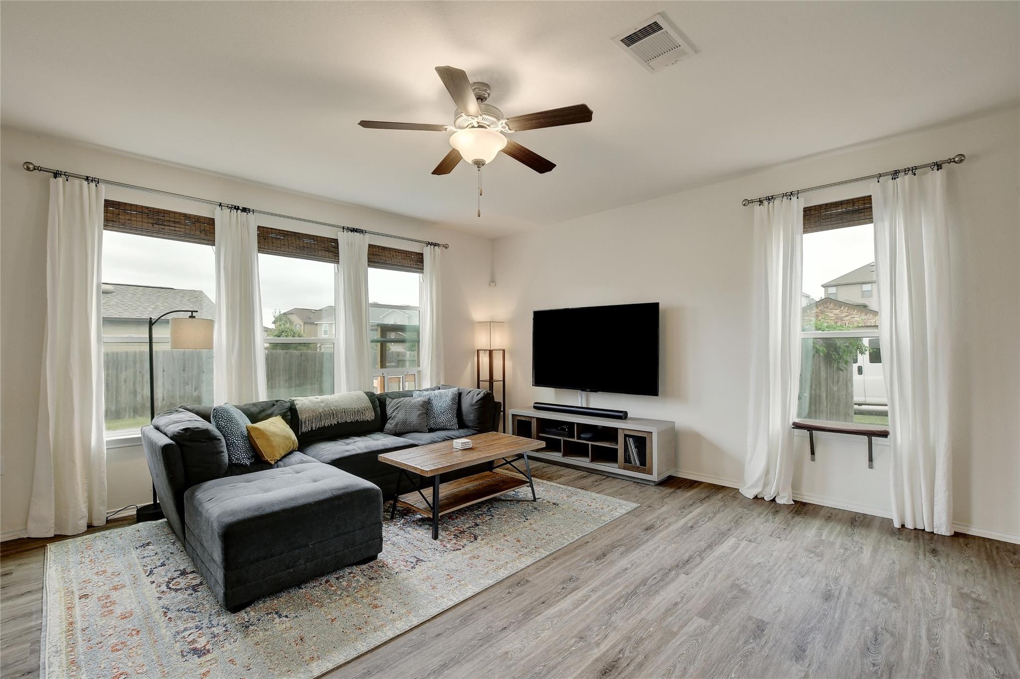 9017 Norwich Castle Dr, Austin, TX 78747