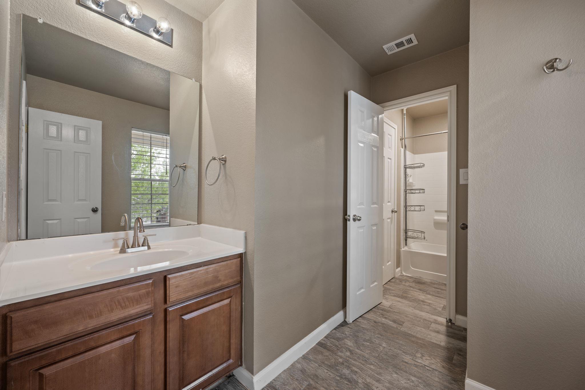 304 Gainer Dr, Hutto, TX 78634