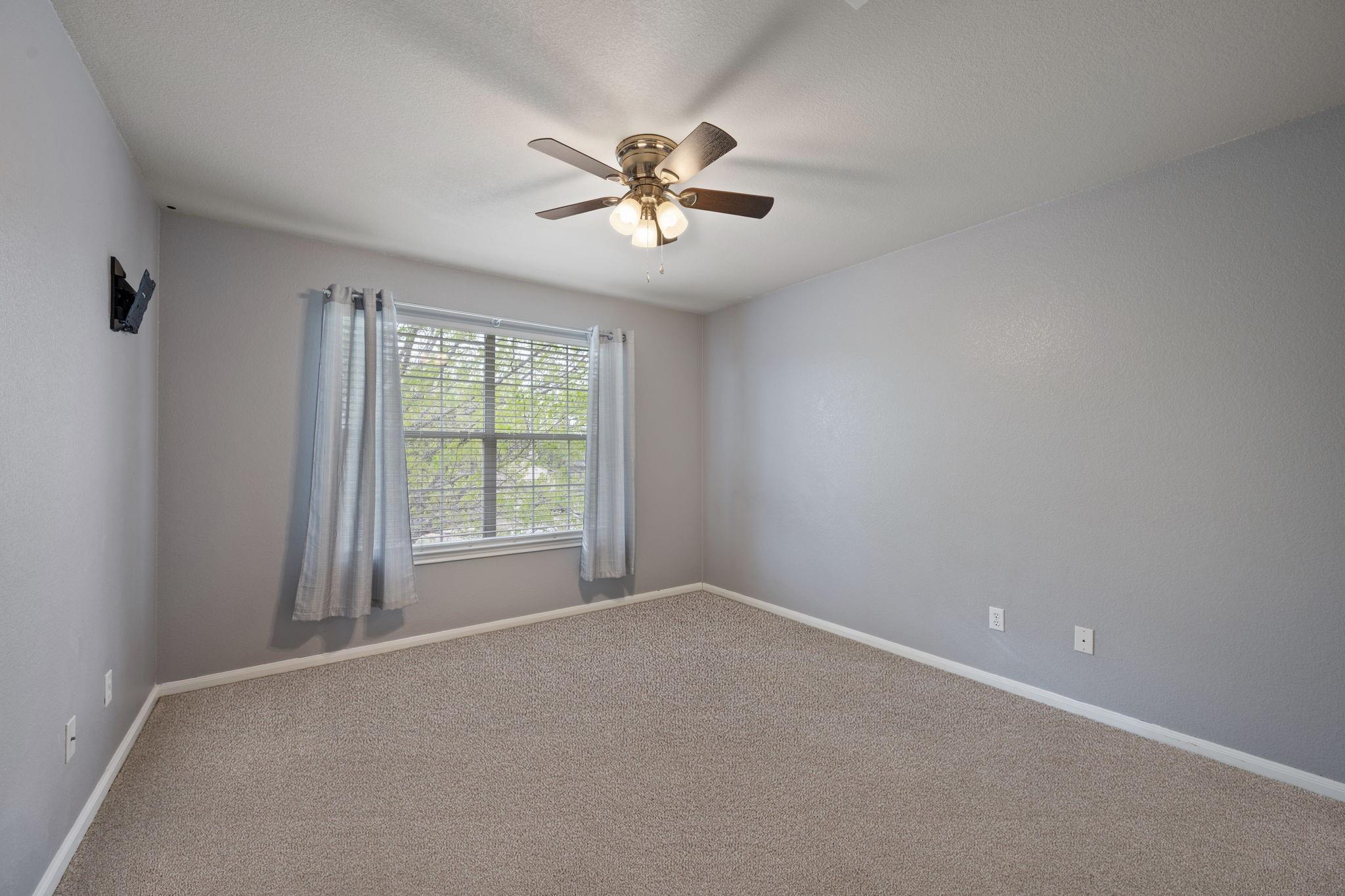 304 Gainer Dr, Hutto, TX 78634