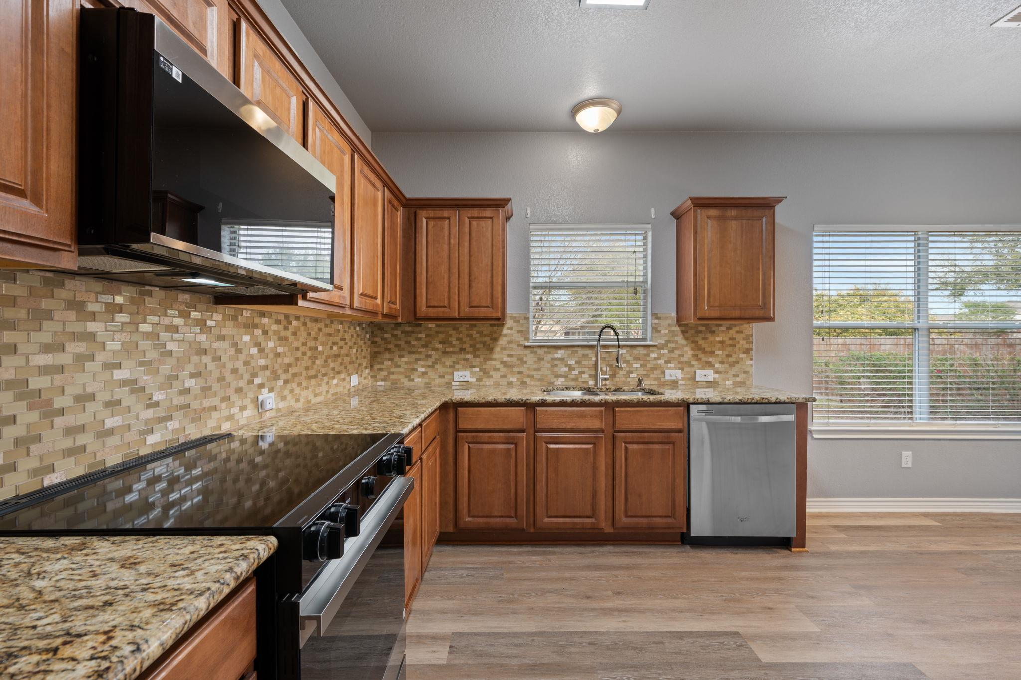 304 Gainer Dr, Hutto, TX 78634