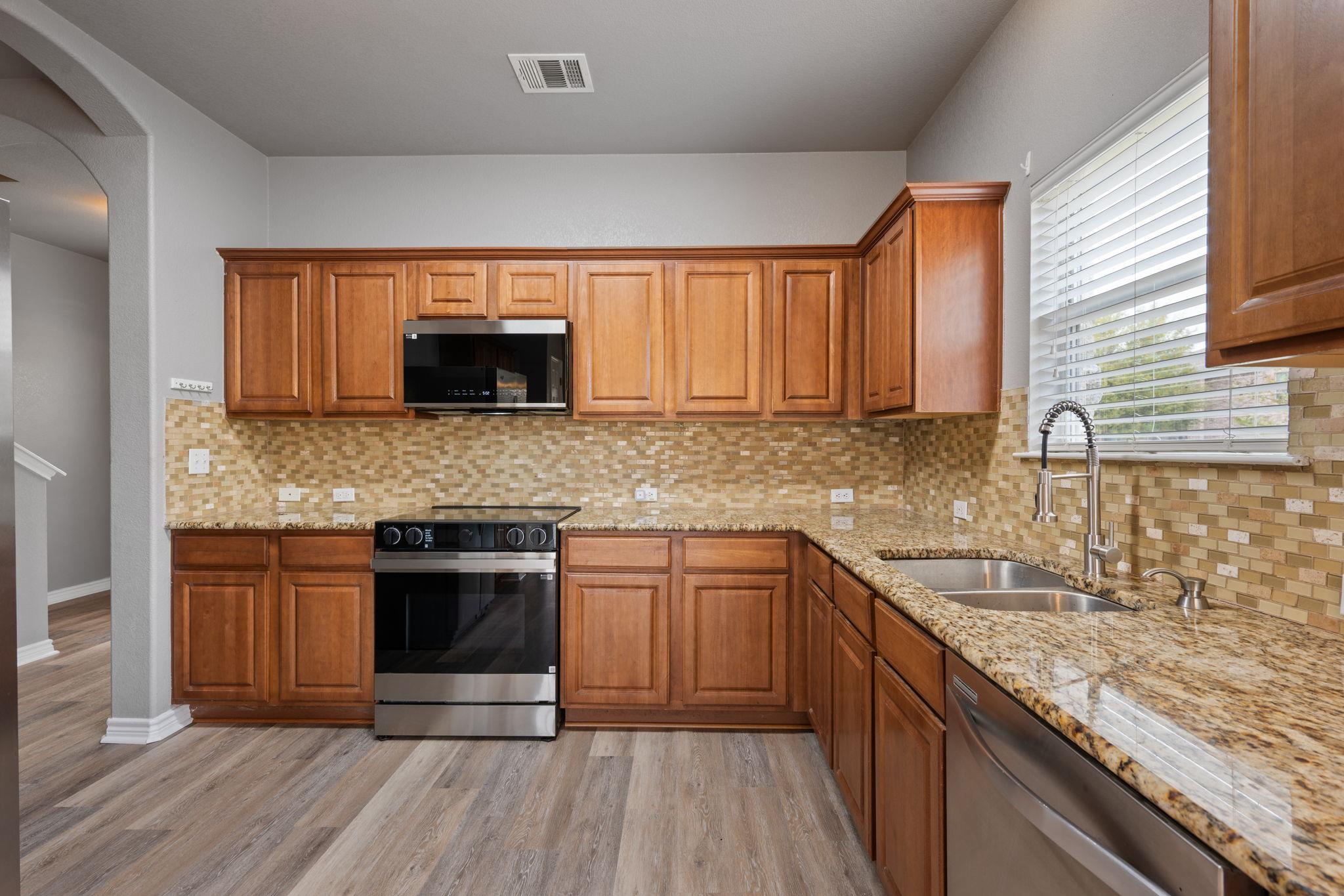 304 Gainer Dr, Hutto, TX 78634