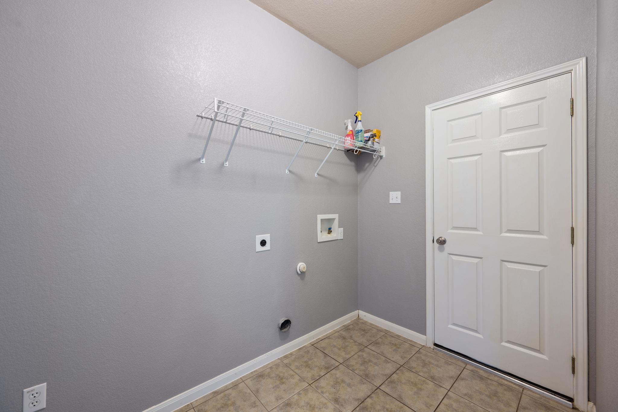 304 Gainer Dr, Hutto, TX 78634