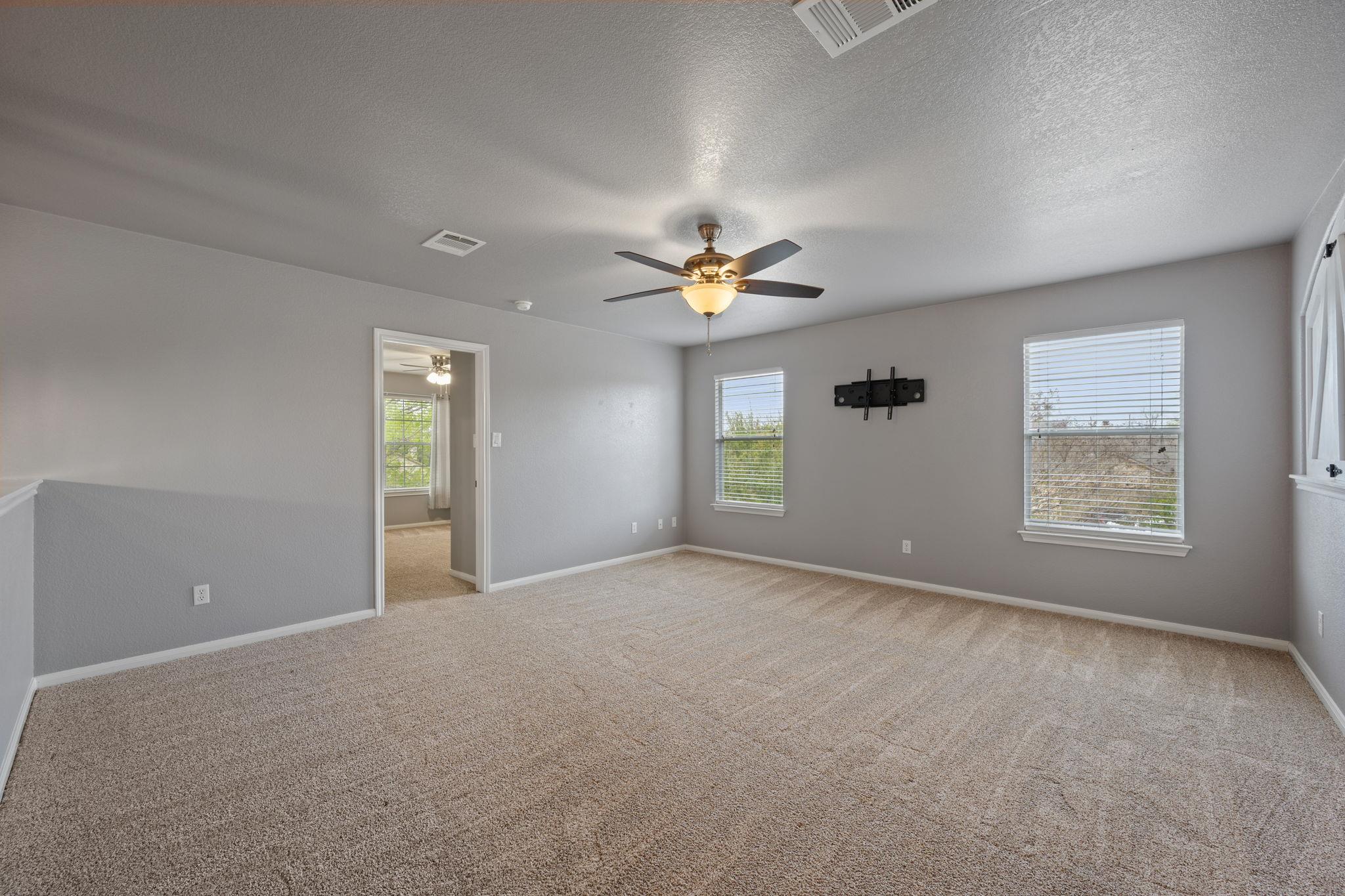 304 Gainer Dr, Hutto, TX 78634