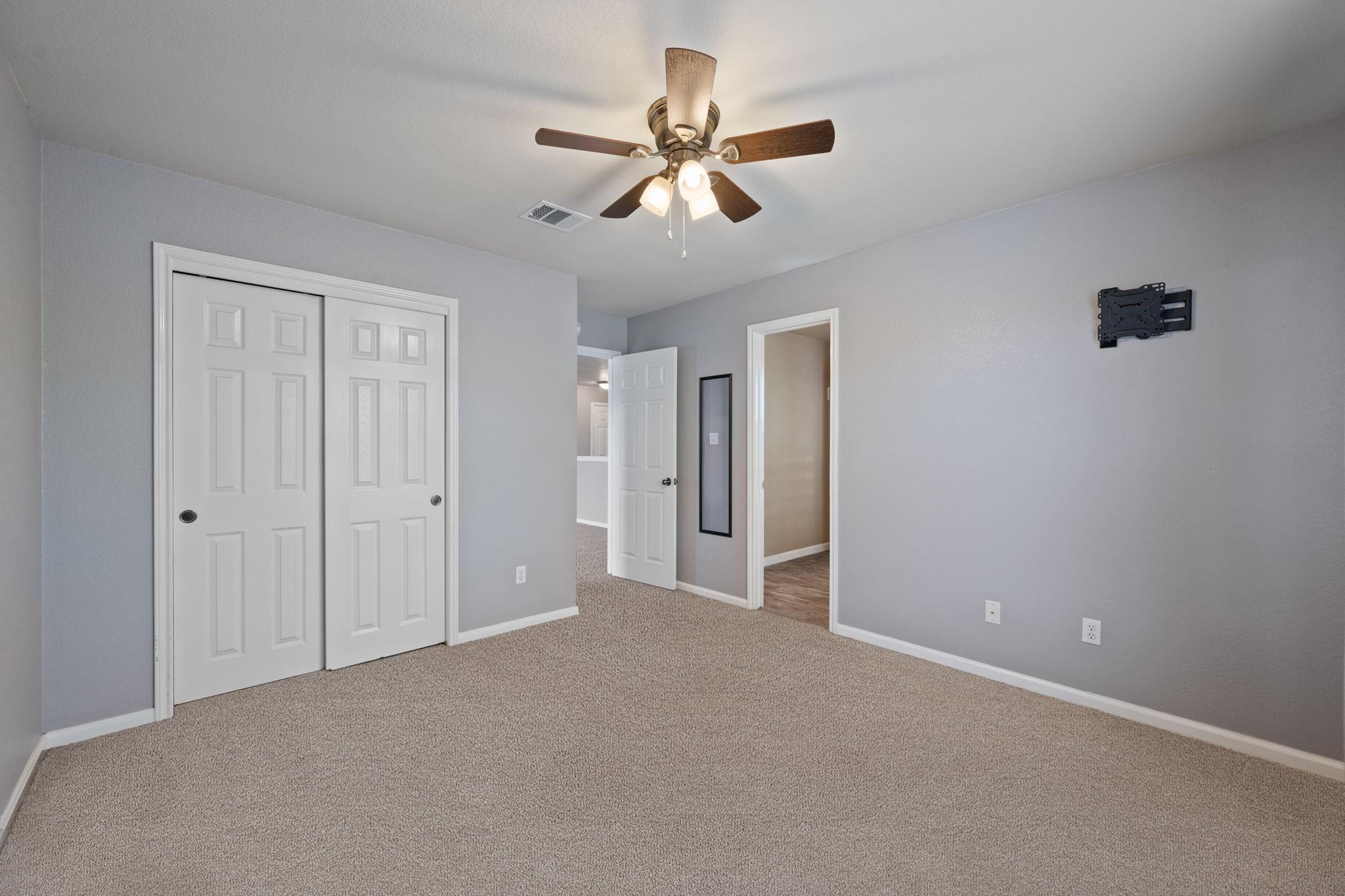 304 Gainer Dr, Hutto, TX 78634