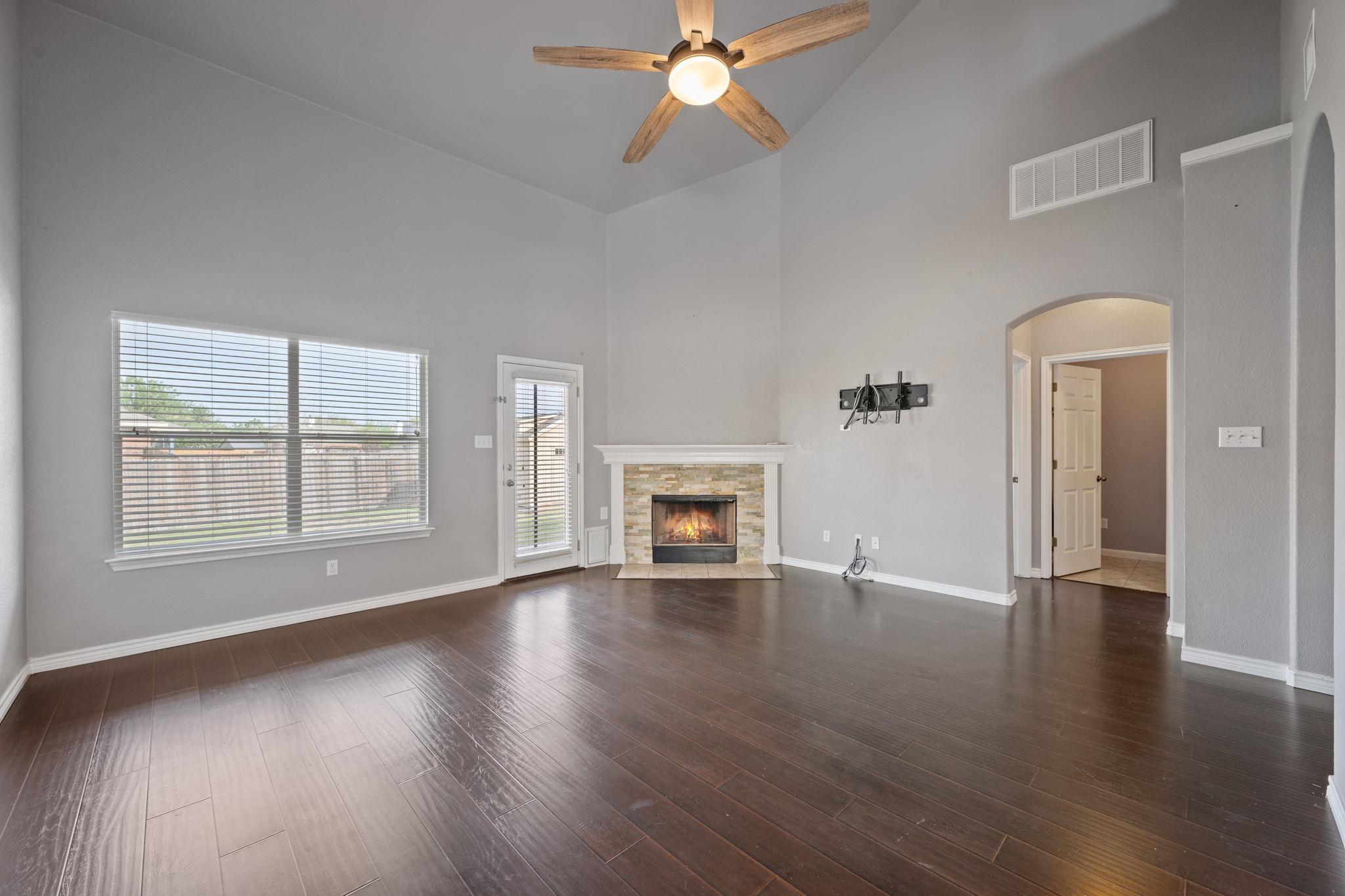 304 Gainer Dr, Hutto, TX 78634