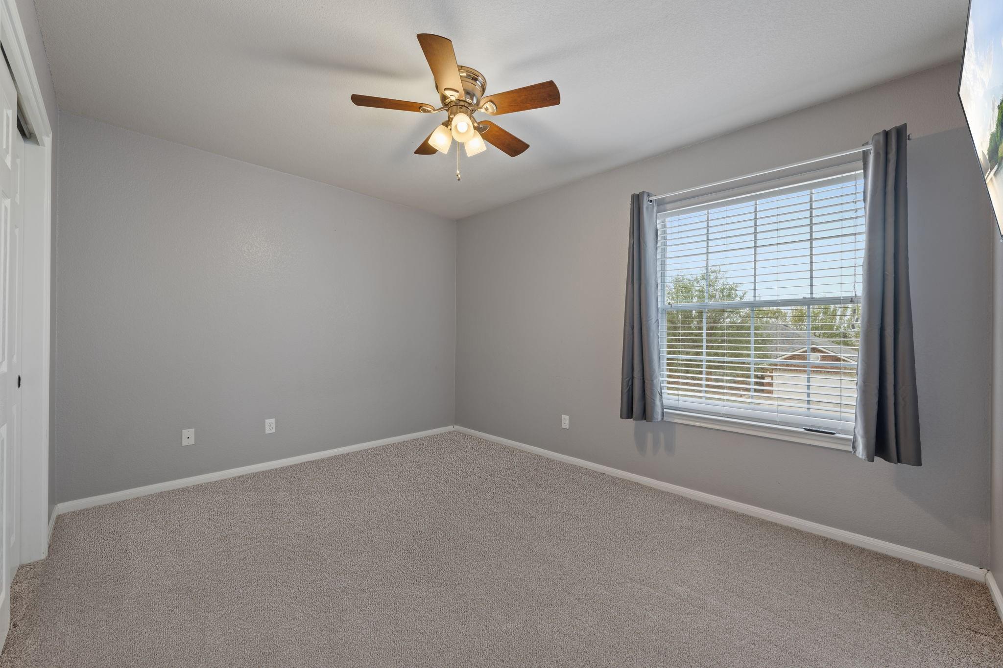 304 Gainer Dr, Hutto, TX 78634