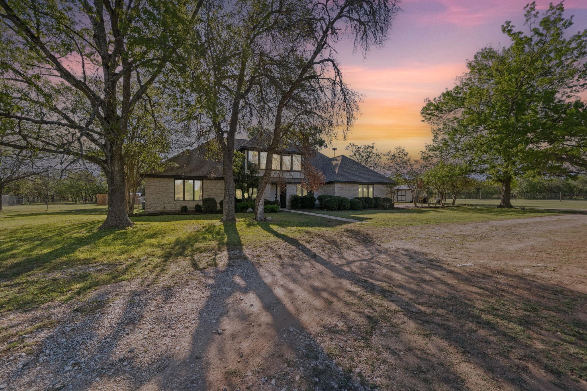 28 Country Oaks Dr, Buda, TX 78610