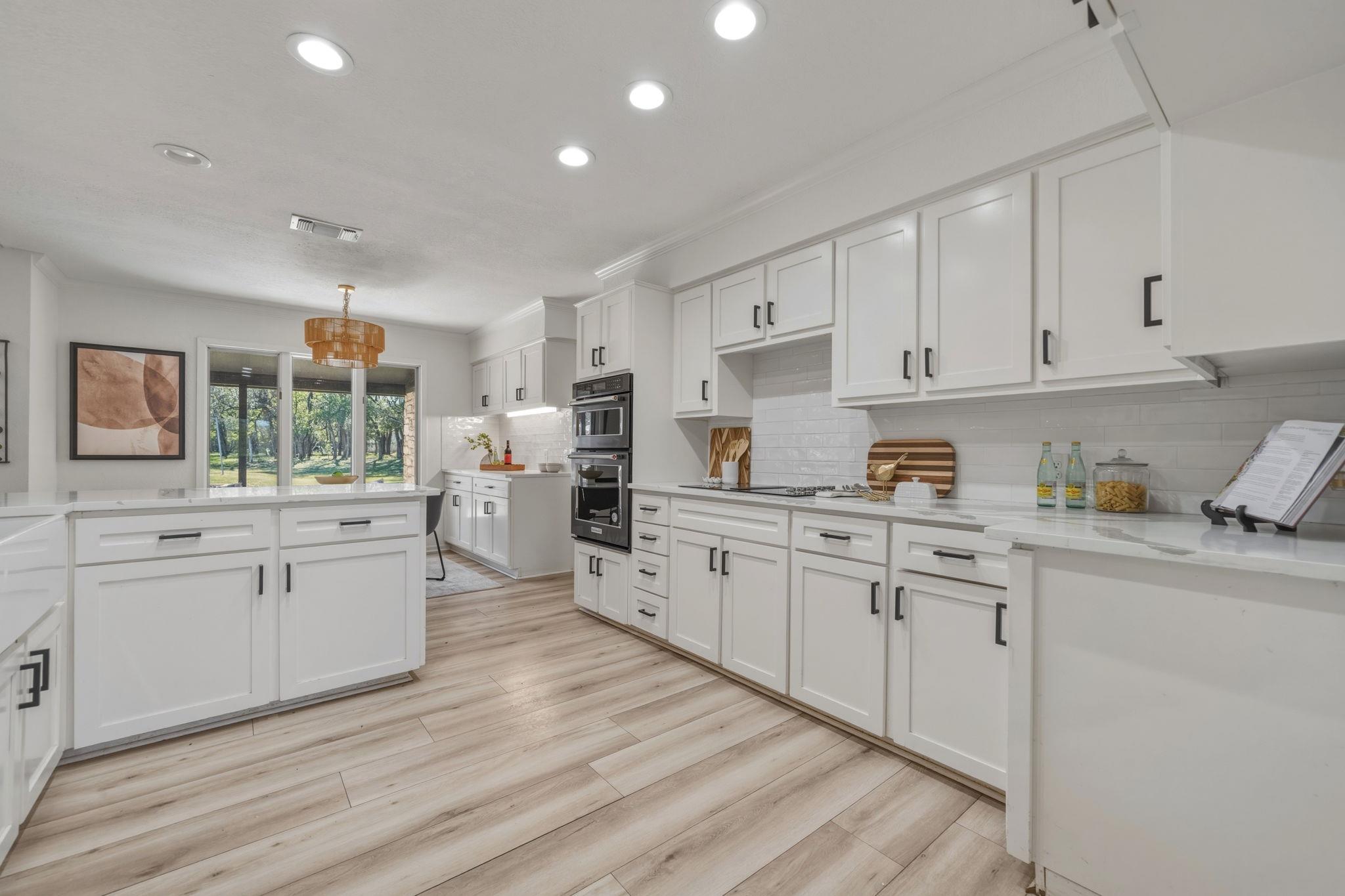 28 Country Oaks Dr, Buda, TX 78610