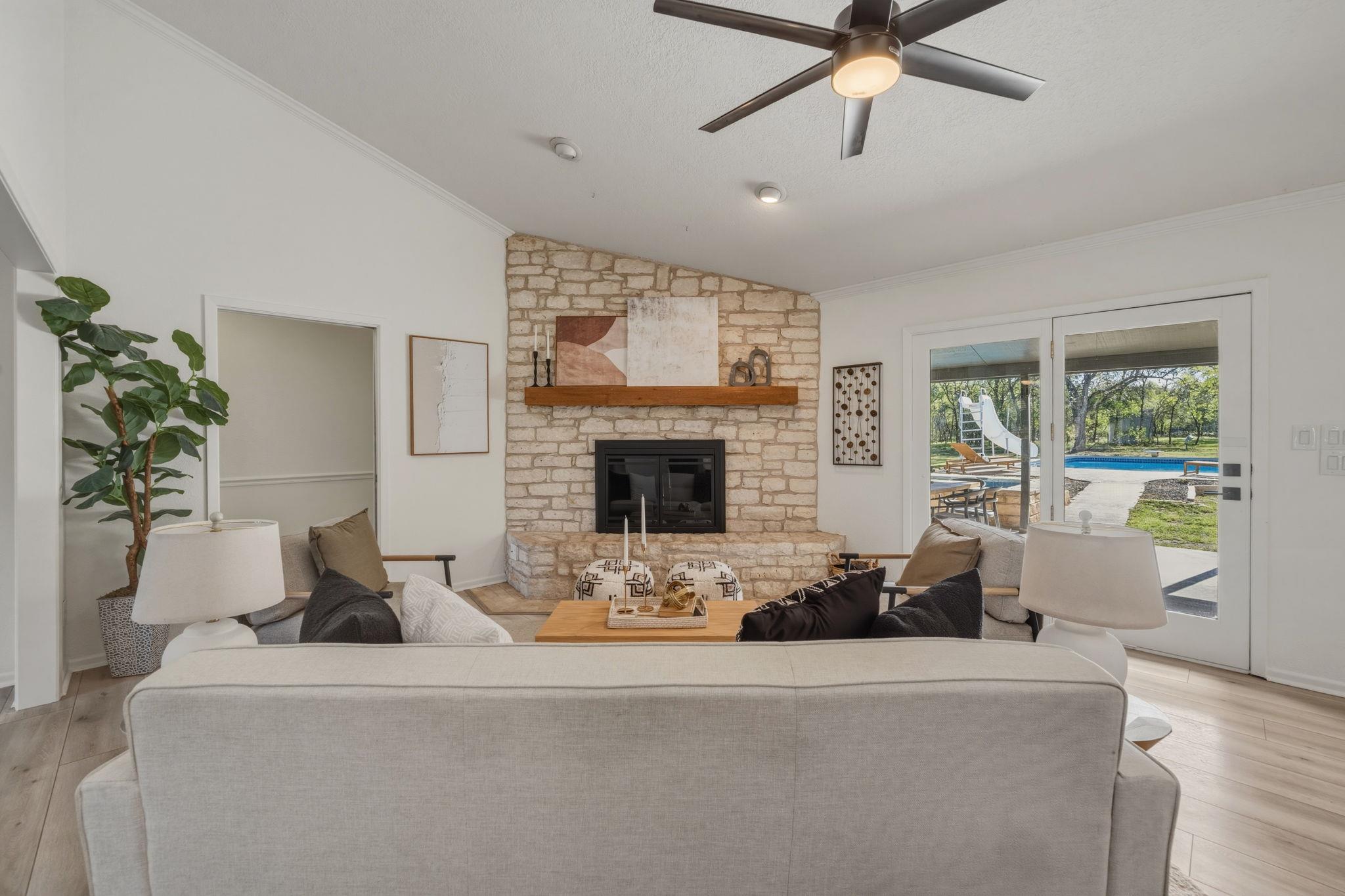 28 Country Oaks Dr, Buda, TX 78610