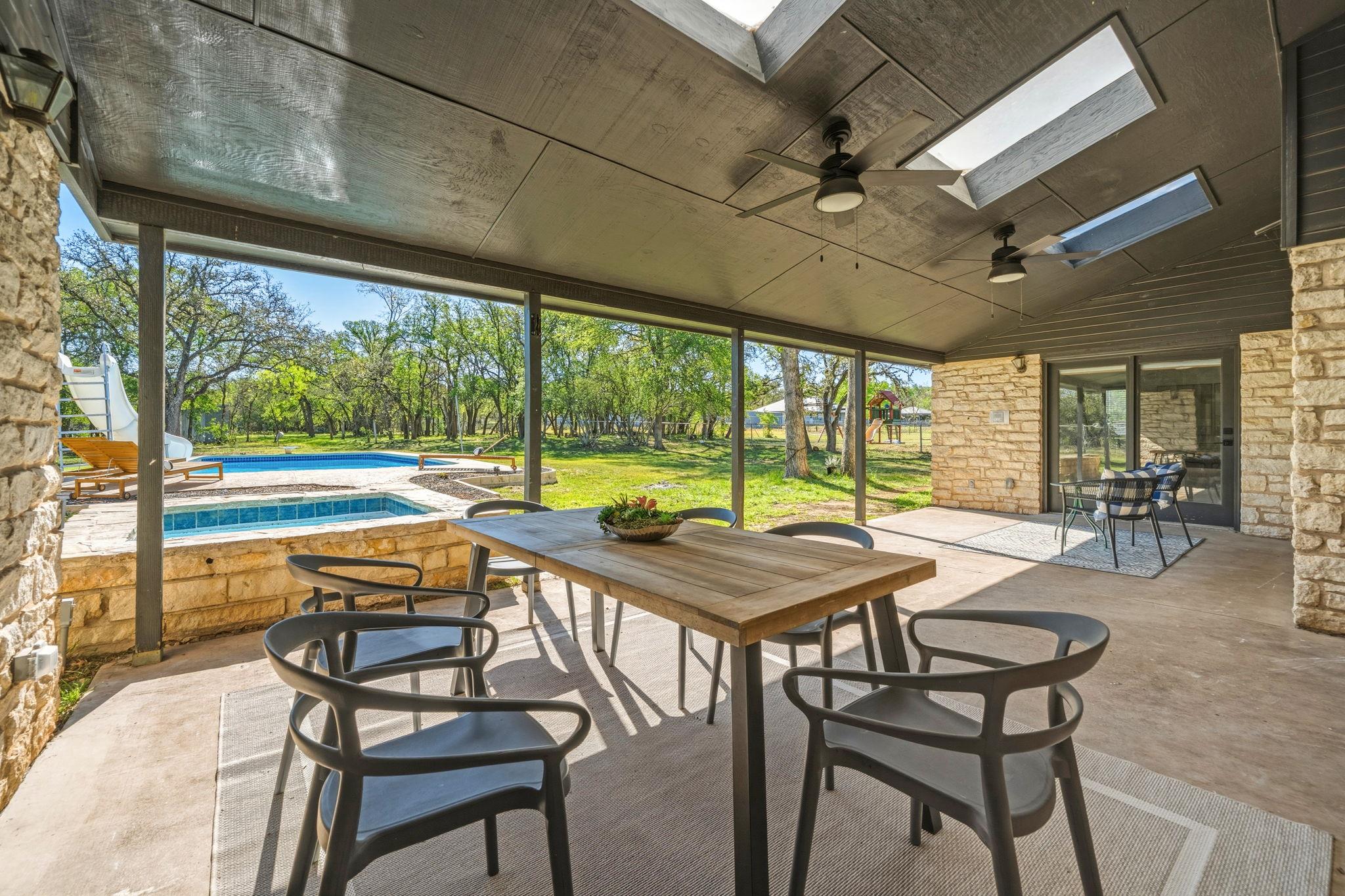 28 Country Oaks Dr, Buda, TX 78610