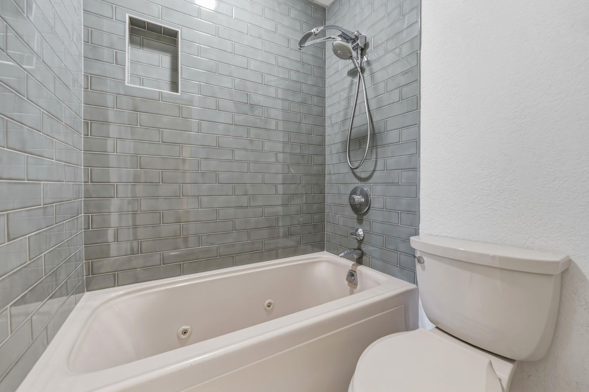 28 Country Oaks Dr, Buda, TX 78610