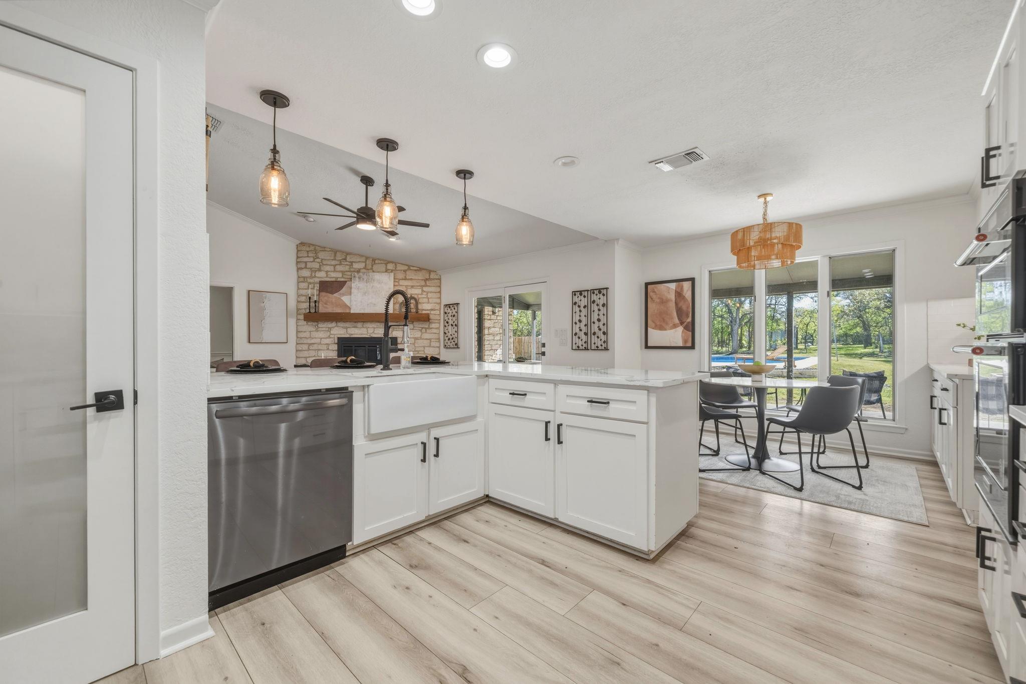 28 Country Oaks Dr, Buda, TX 78610