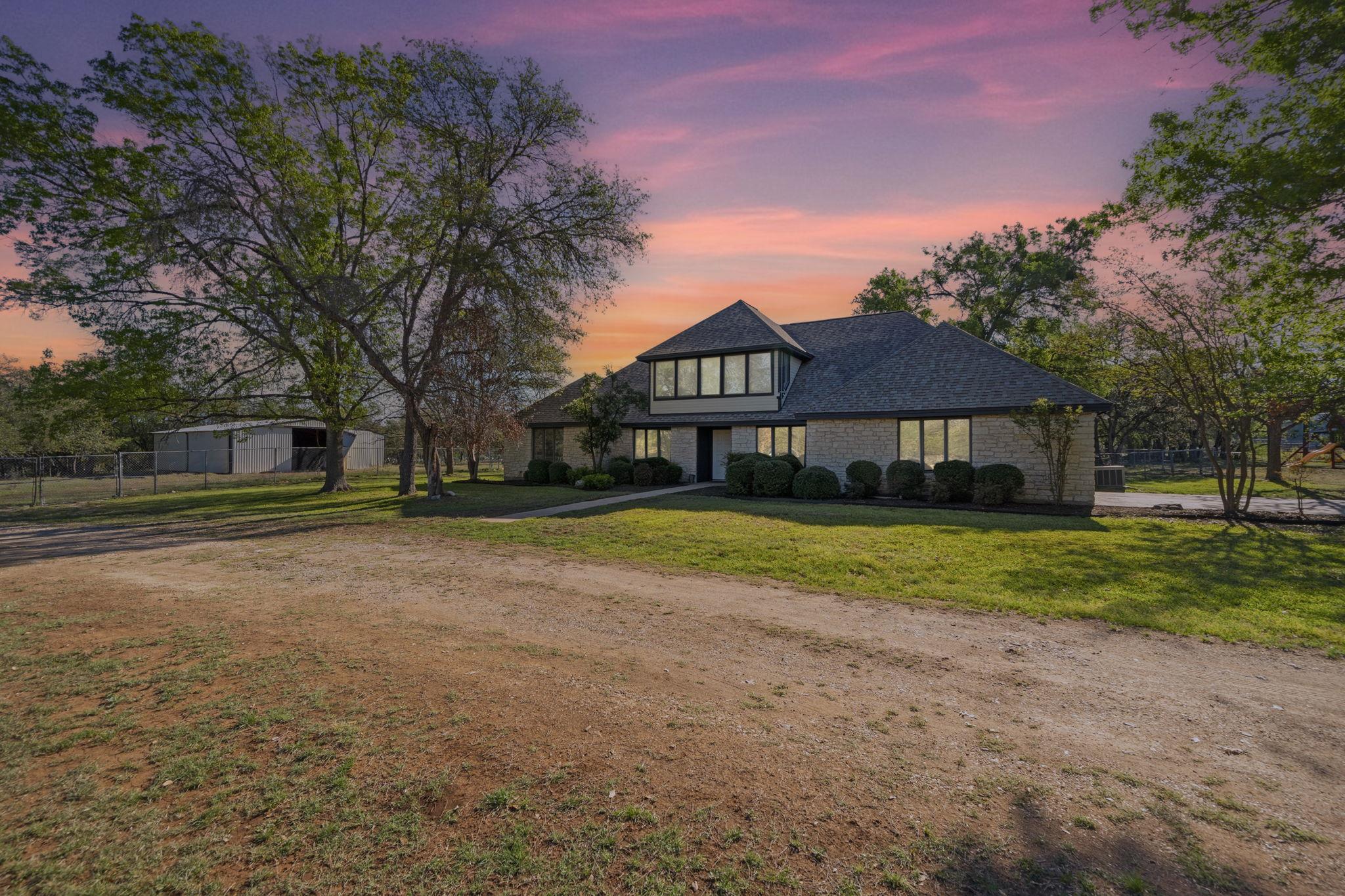 28 Country Oaks Dr, Buda, TX 78610