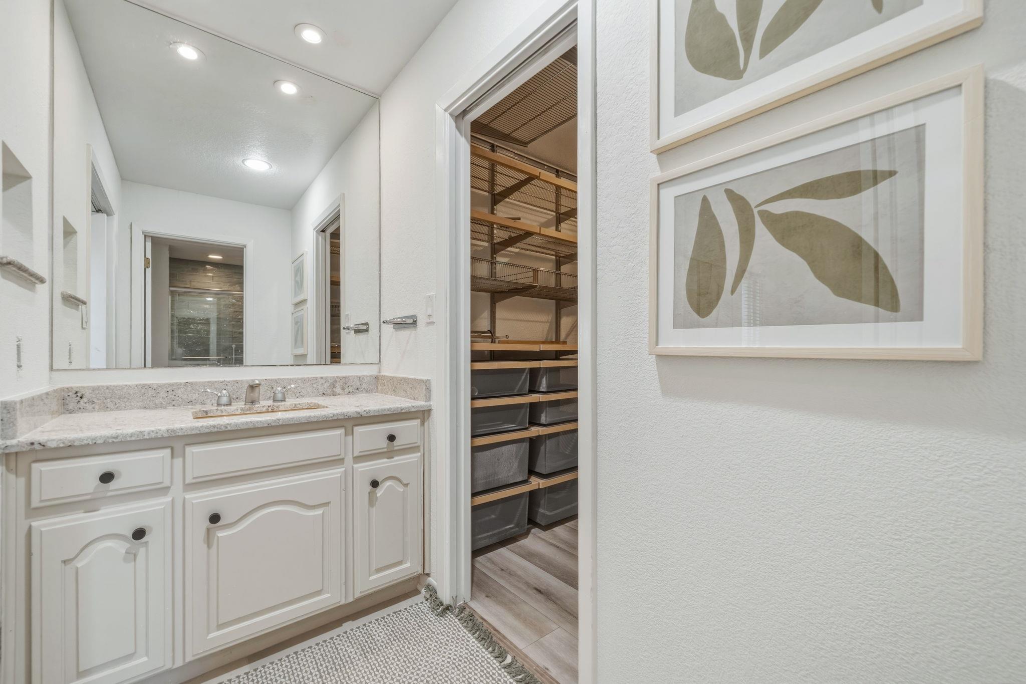 28 Country Oaks Dr, Buda, TX 78610