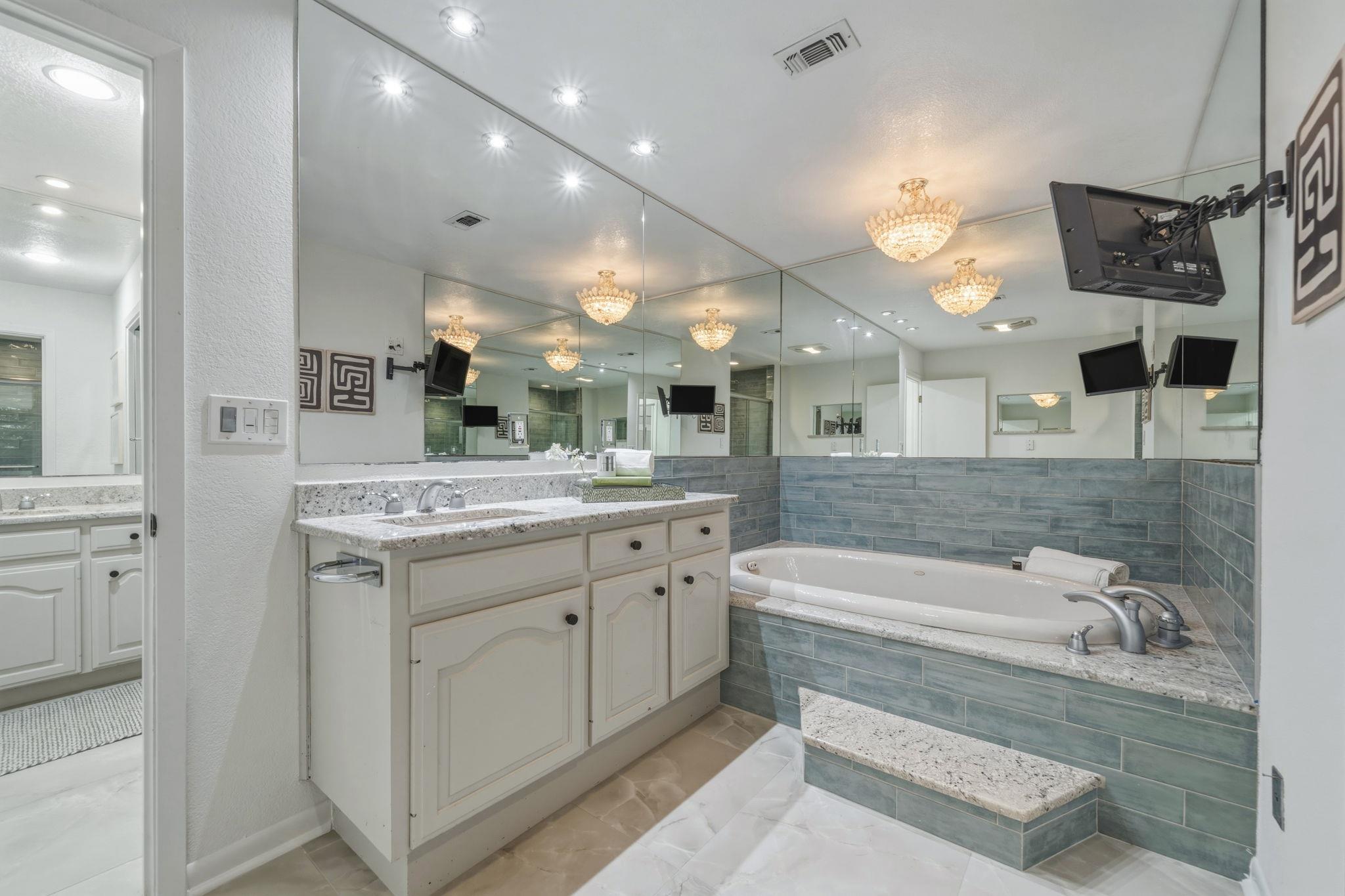 28 Country Oaks Dr, Buda, TX 78610