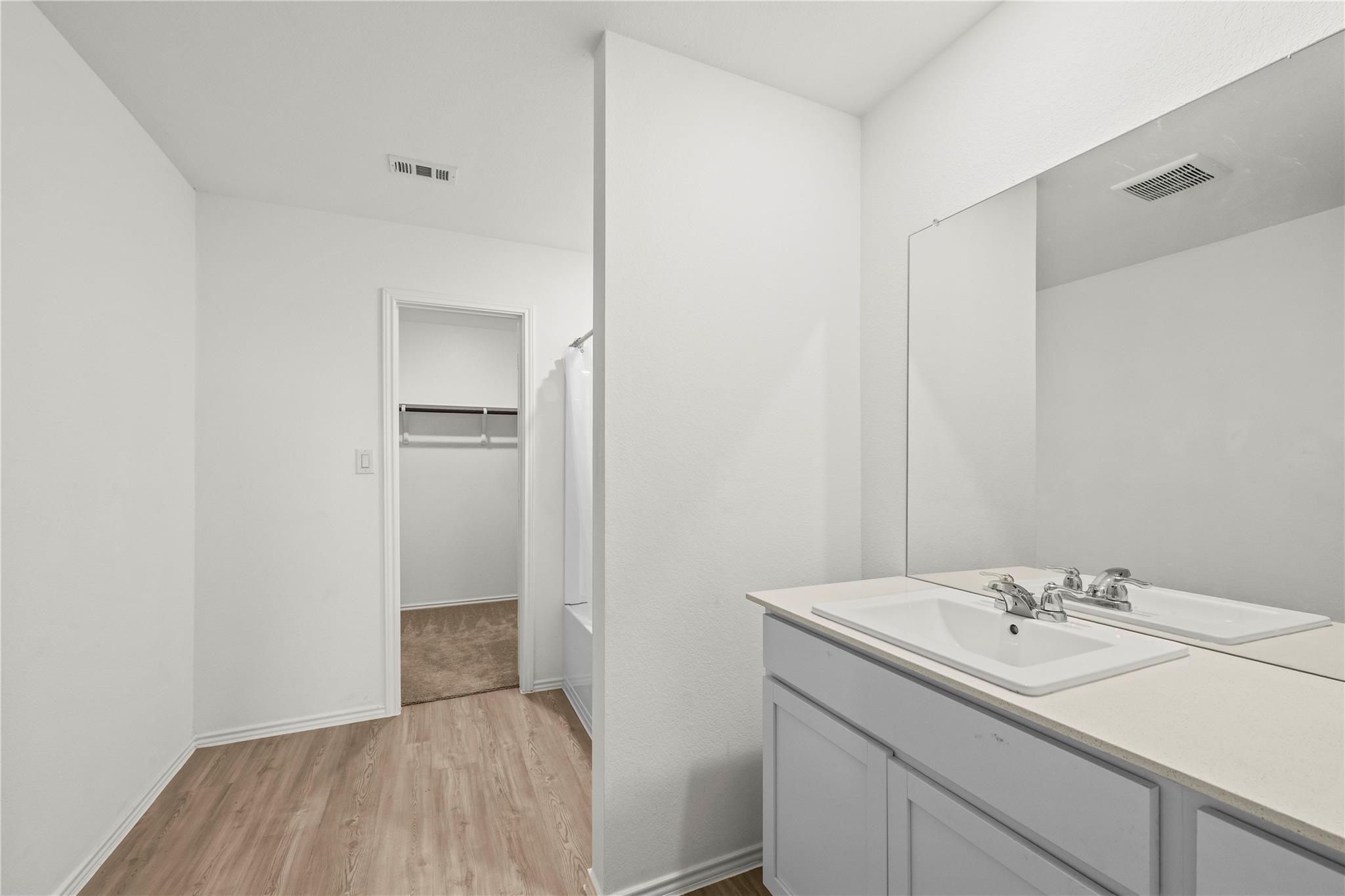 11200 Loch Erie Cv, Buda, TX 78610