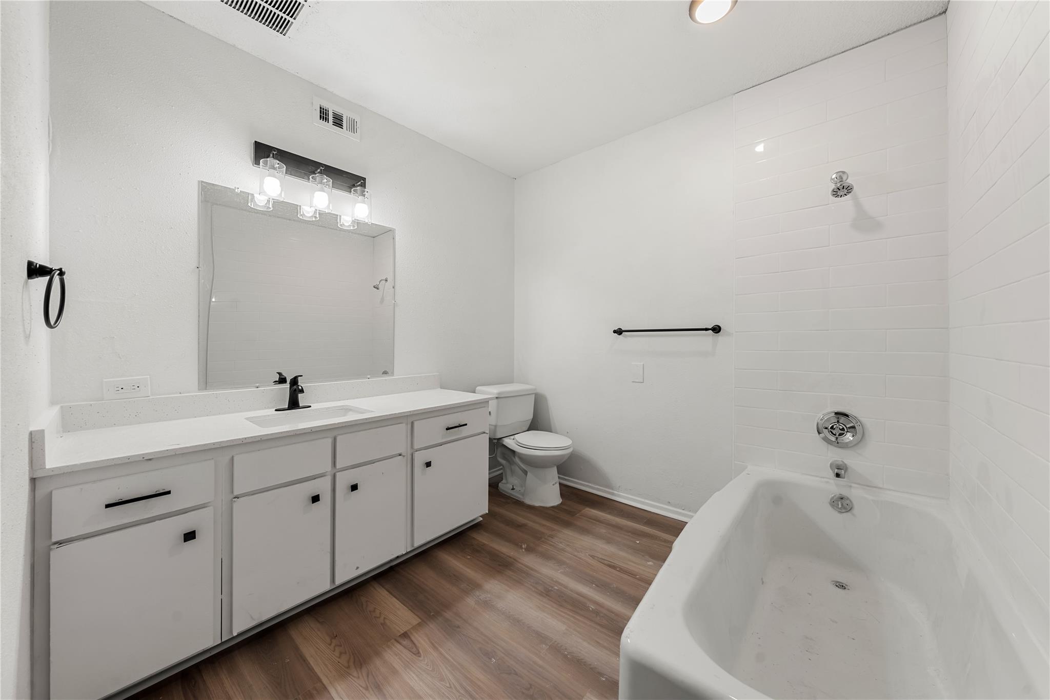 101 E 33rd St # 208, Austin, TX 78705