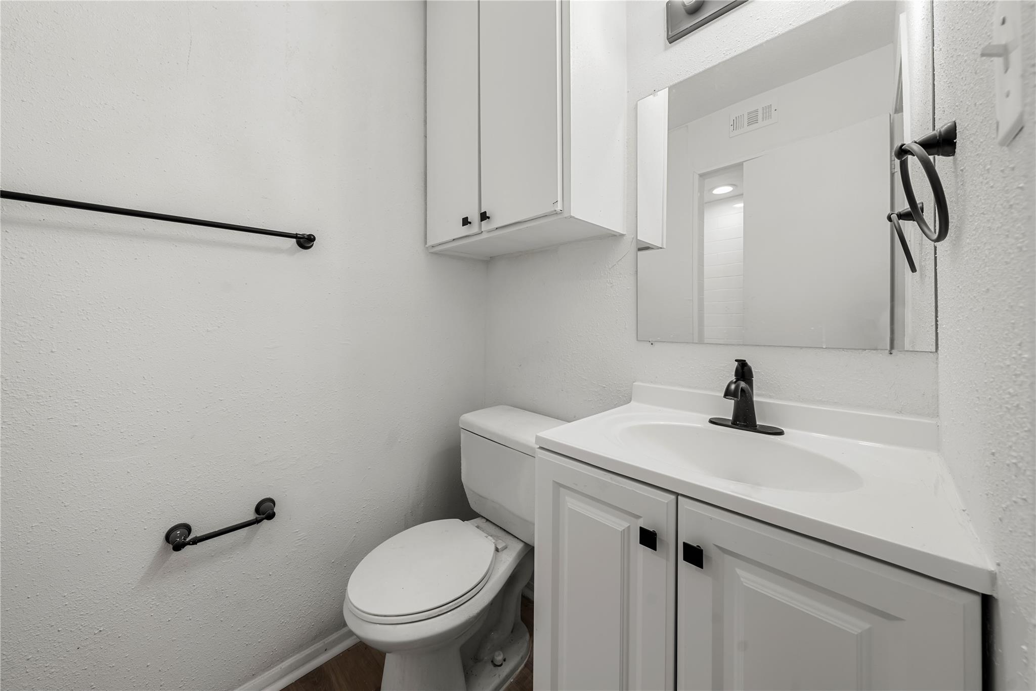 101 E 33rd St # 208, Austin, TX 78705