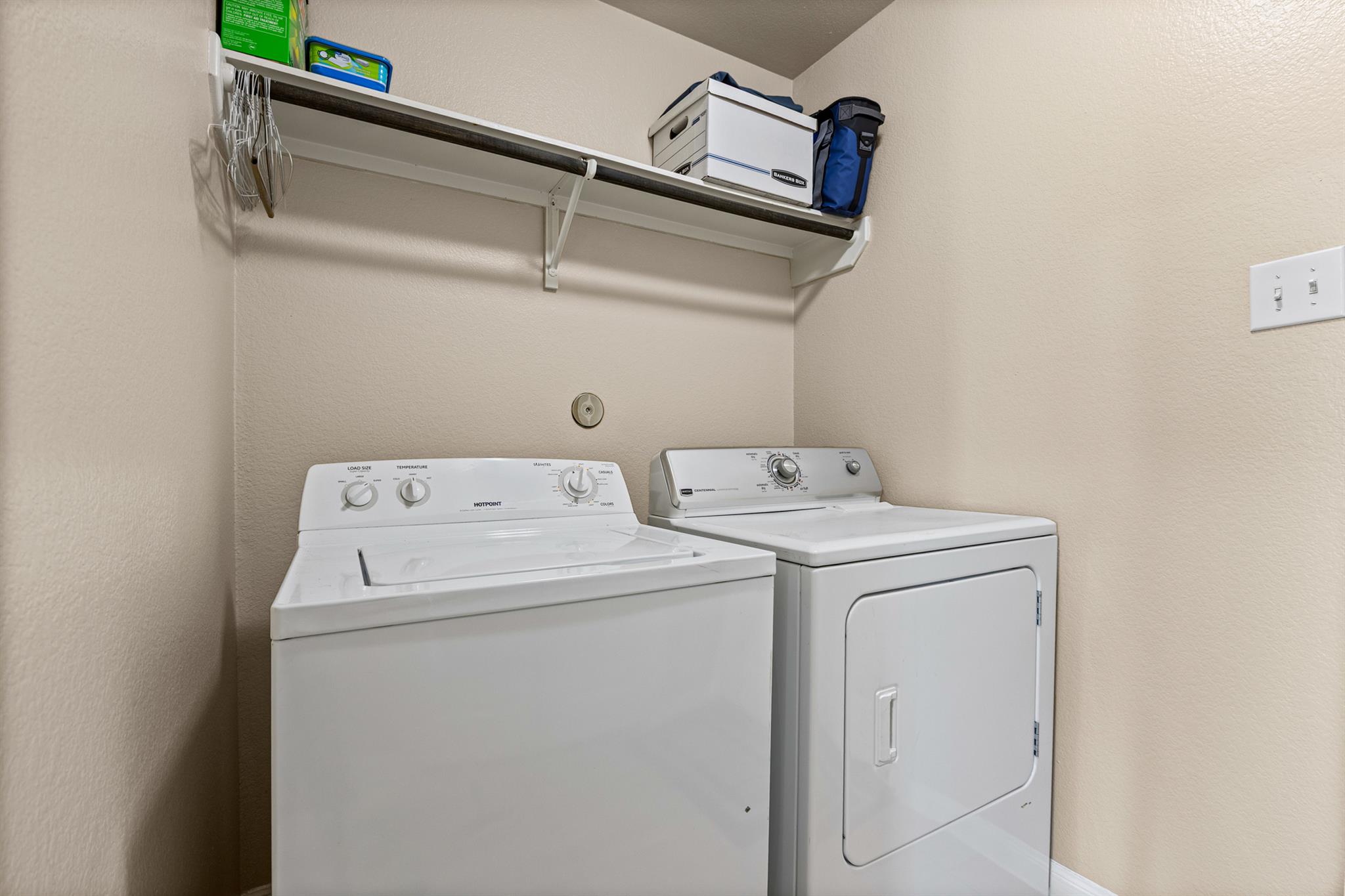 1205 Twin Estates Dr, Kyle, TX 78640