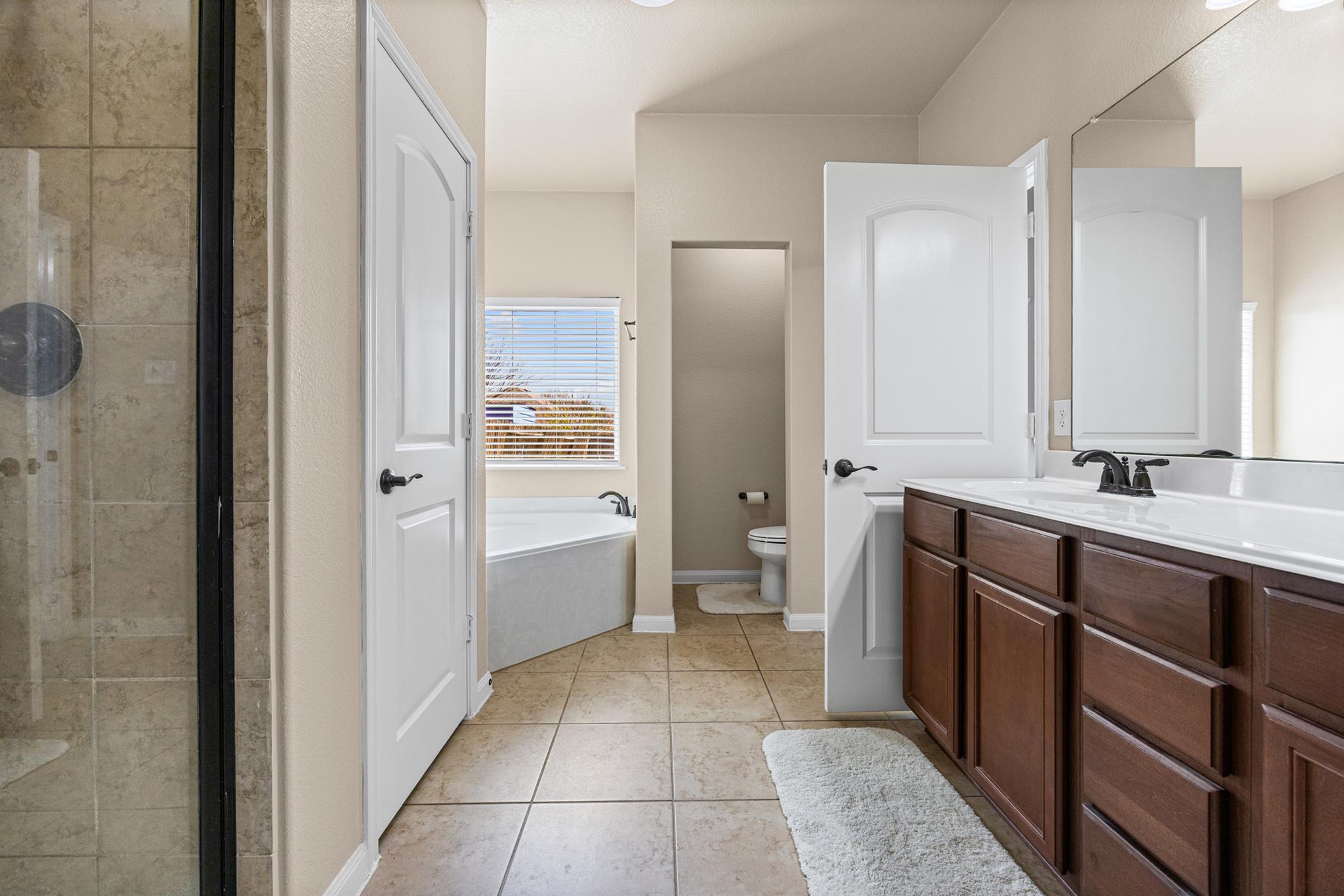 1205 Twin Estates Dr, Kyle, TX 78640