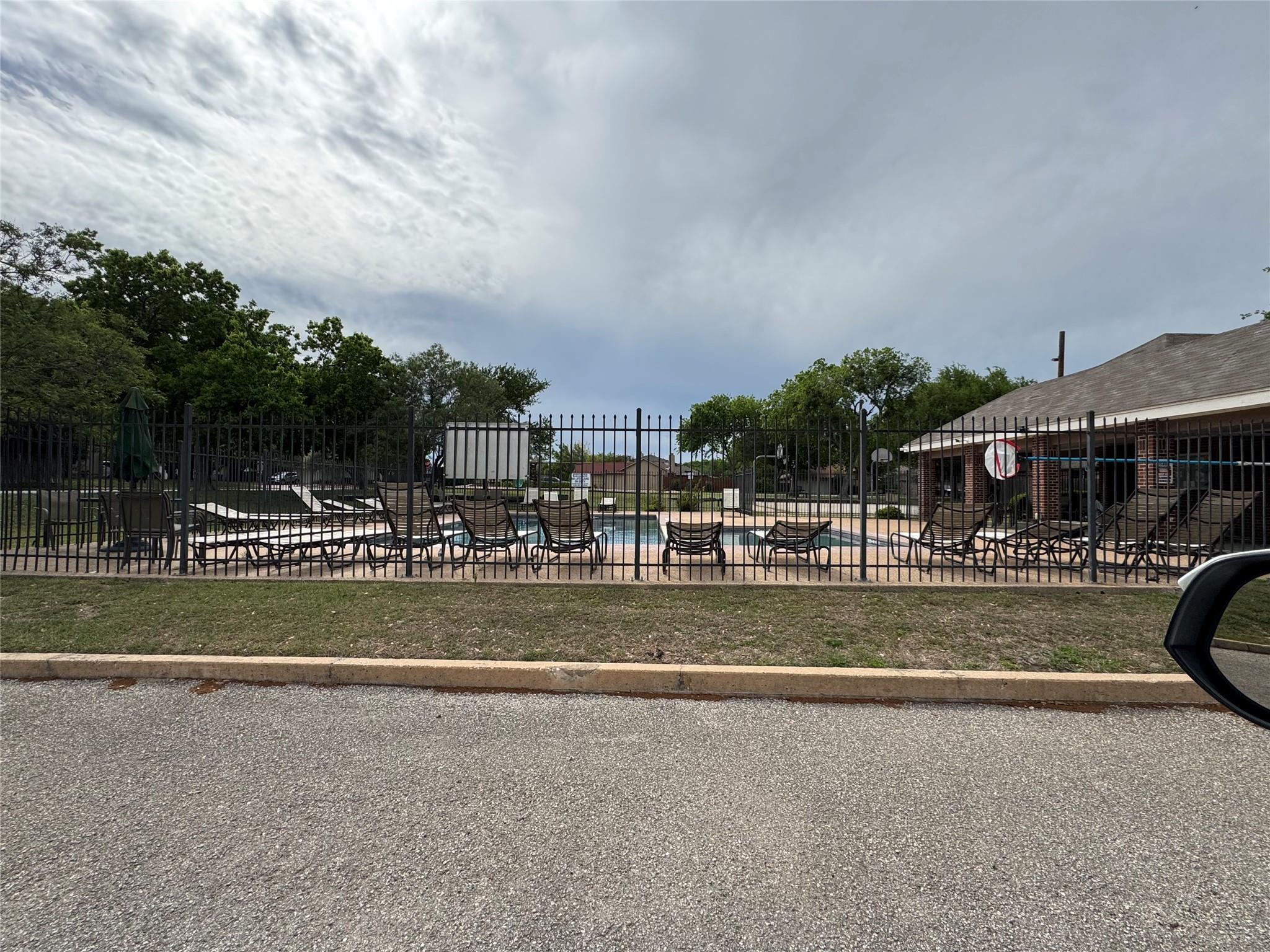 1800 Twisted Oak Dr, Leander, TX 78641