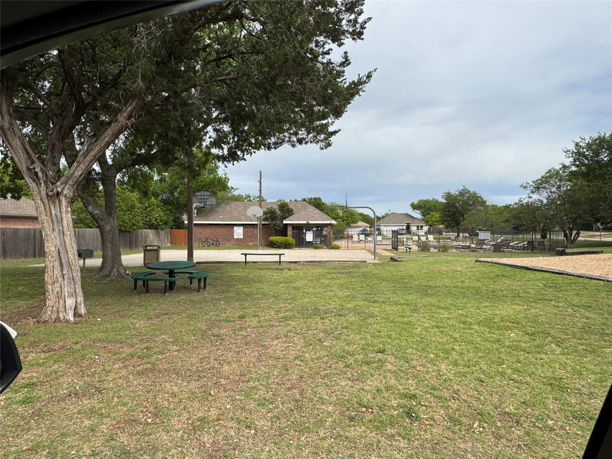 1800 Twisted Oak Dr, Leander, TX 78641