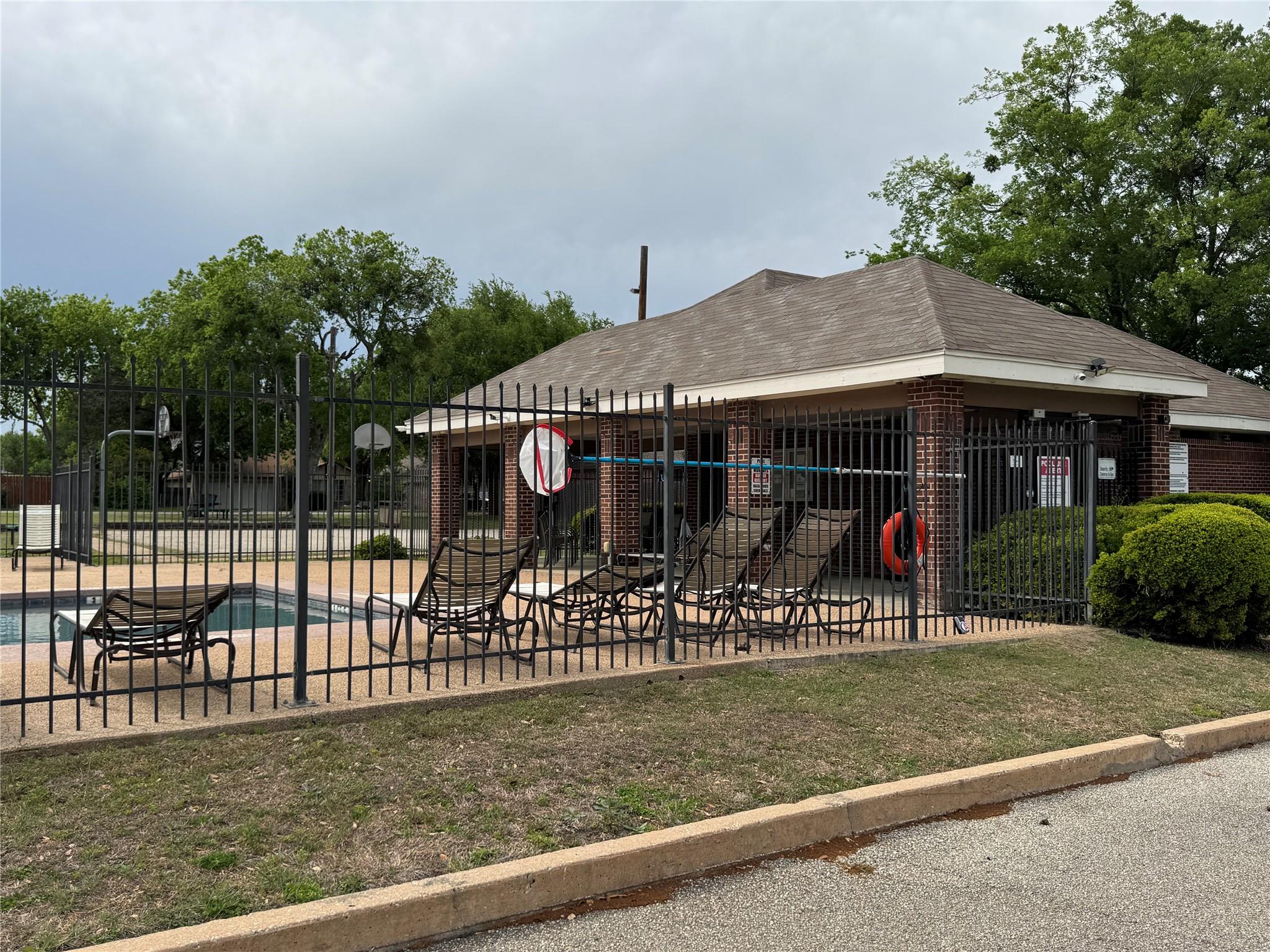 1800 Twisted Oak Dr, Leander, TX 78641