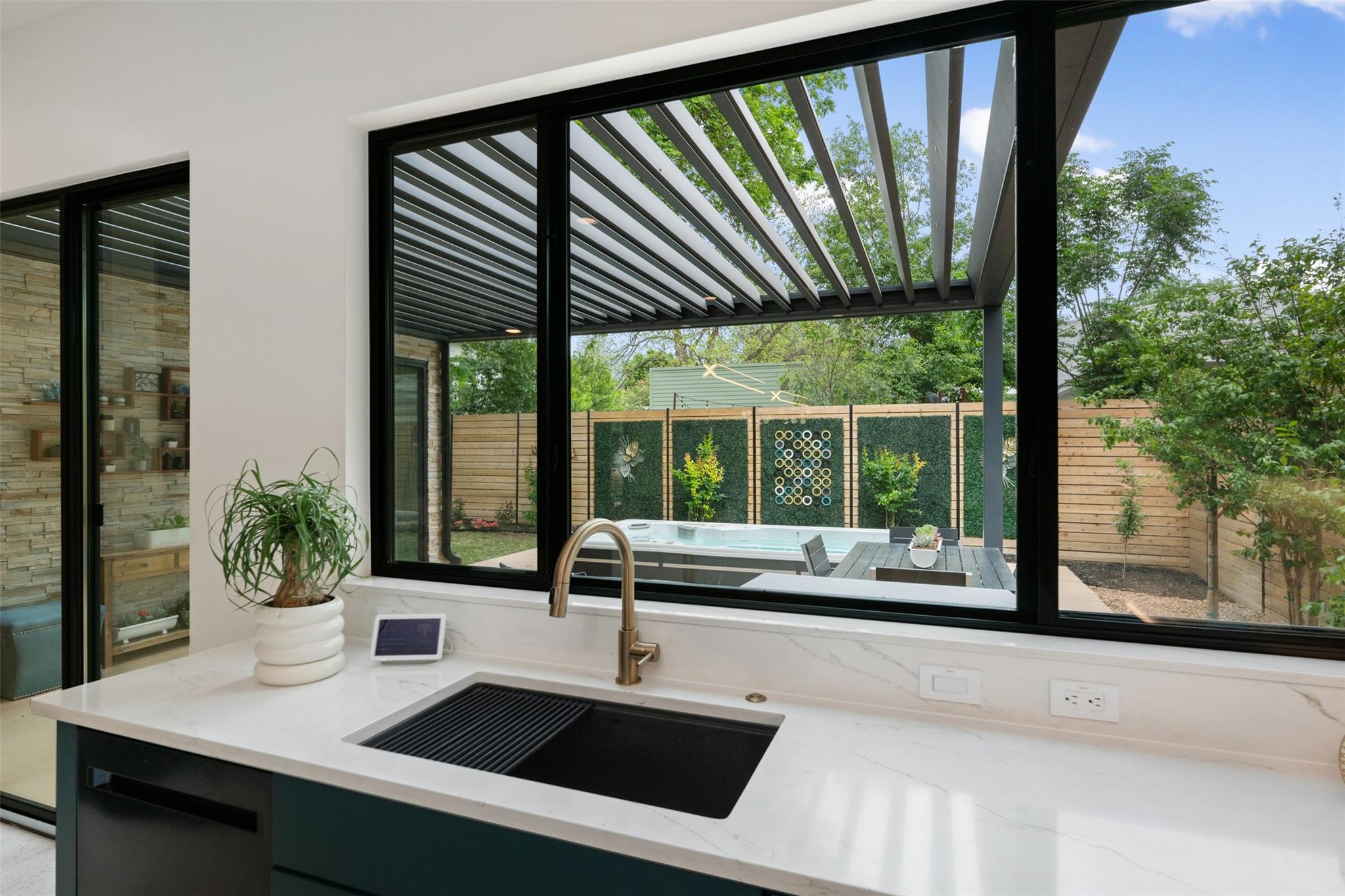 73 Julius St, Austin, TX 78702