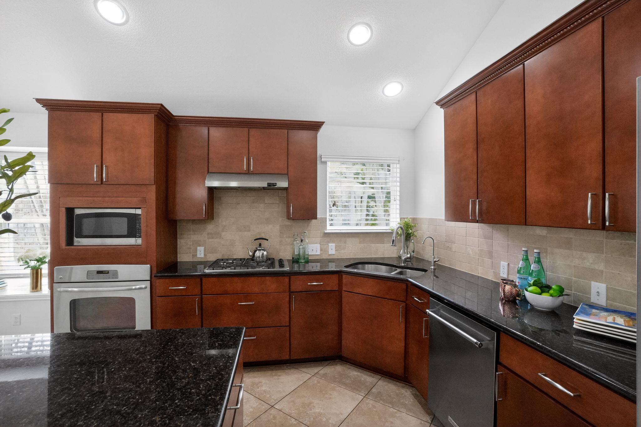 591 Middle Crk, Buda, TX 78610