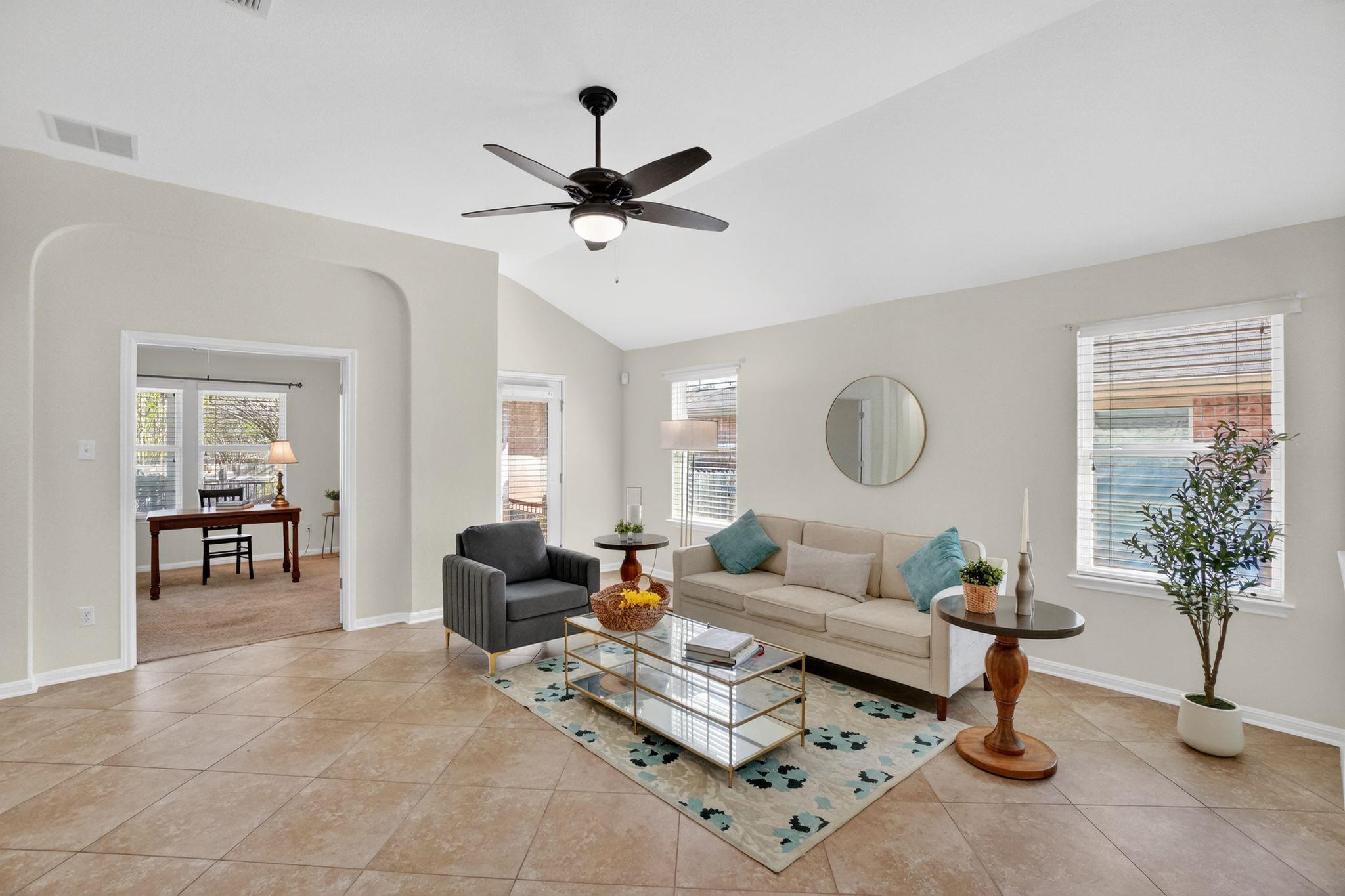 591 Middle Crk, Buda, TX 78610