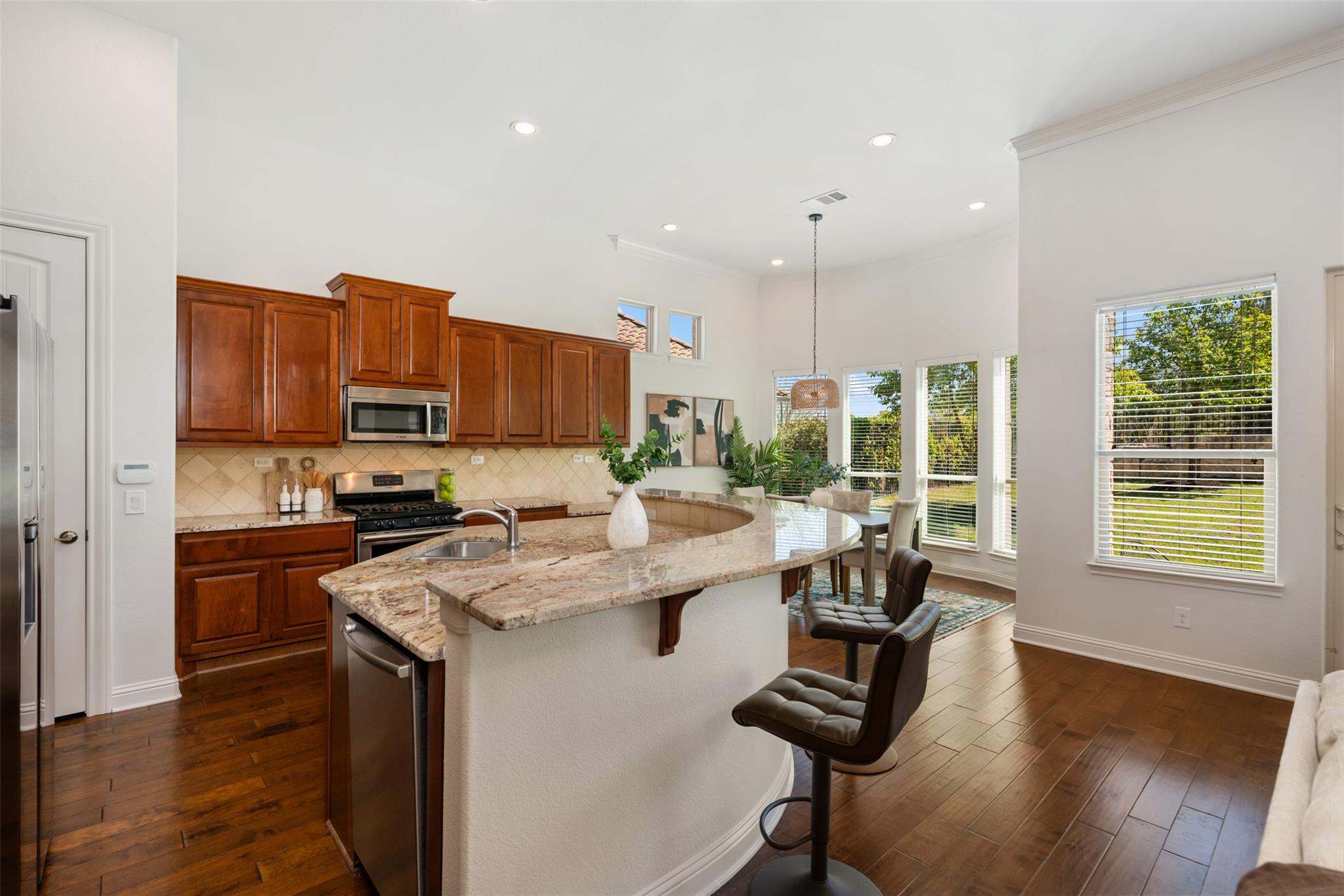 205 Antigua Way, Lakeway, TX 78738