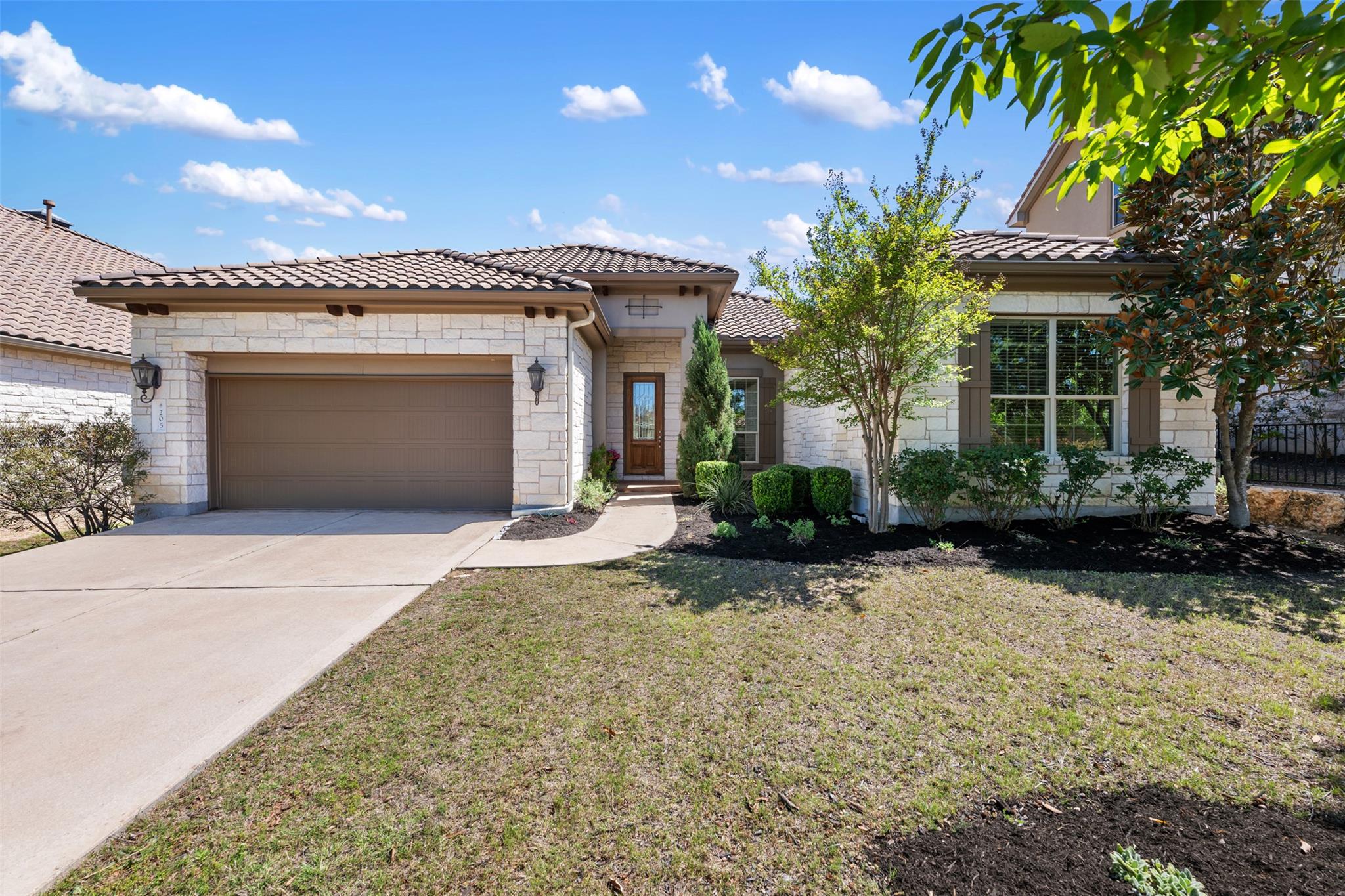205 Antigua Way, Lakeway, TX 78738