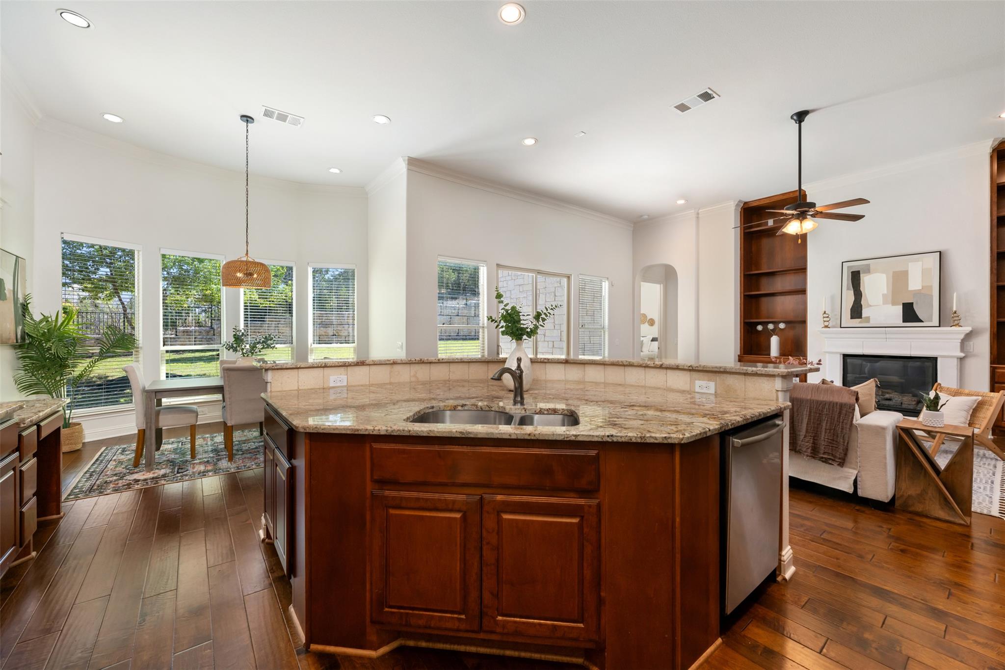 205 Antigua Way, Lakeway, TX 78738