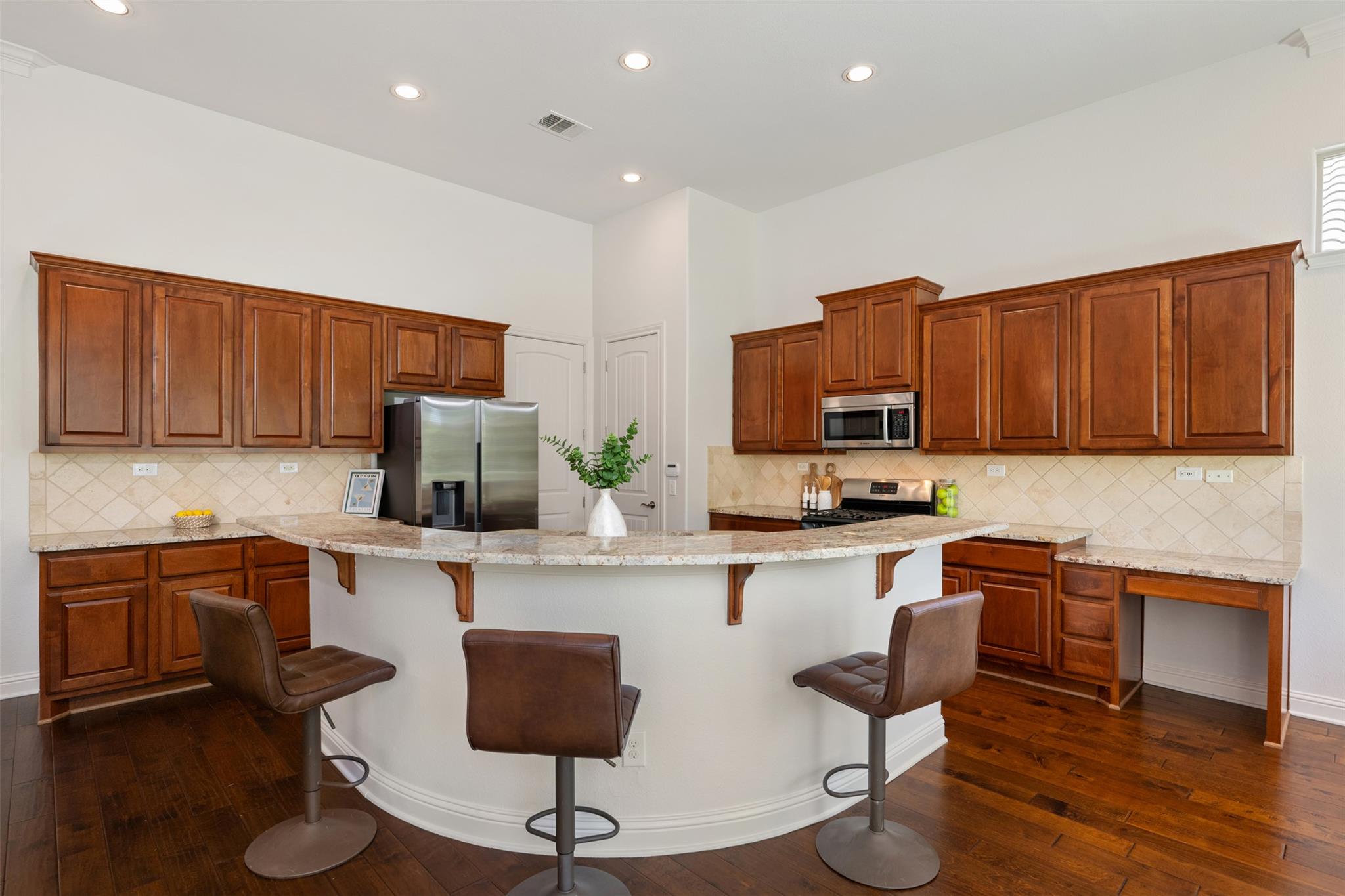 205 Antigua Way, Lakeway, TX 78738