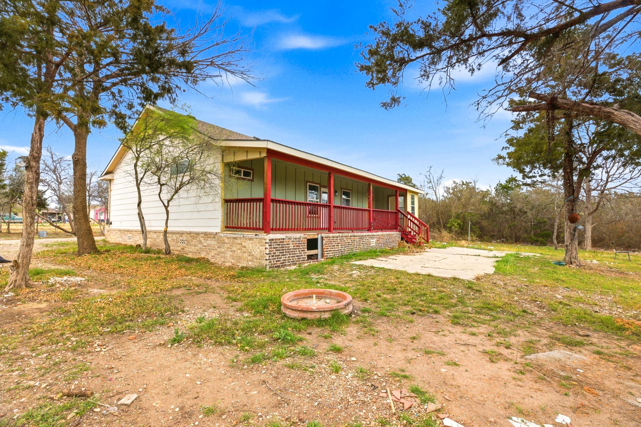 112 Chihuahua Dr, Del Valle, TX 78617