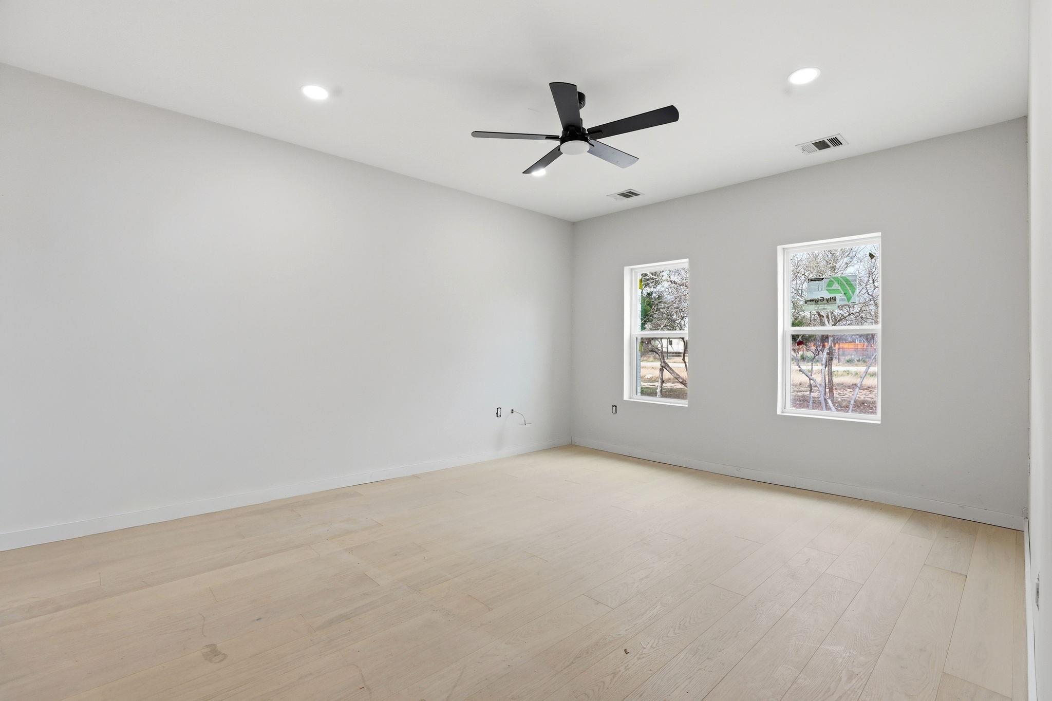 112 Chihuahua Dr, Del Valle, TX 78617