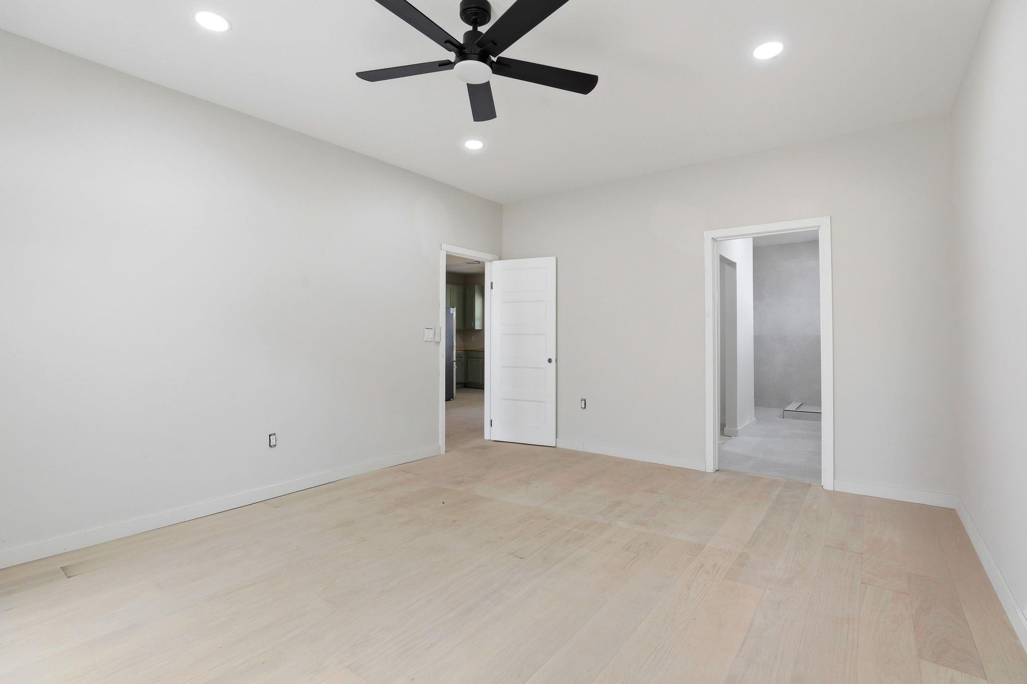 112 Chihuahua Dr, Del Valle, TX 78617