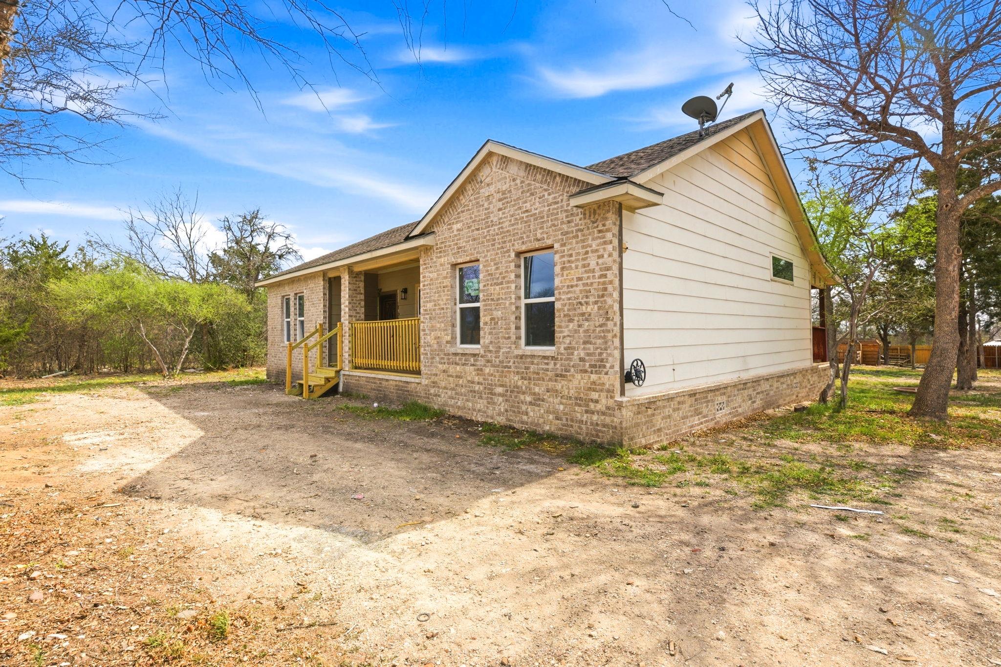 112 Chihuahua Dr, Del Valle, TX 78617