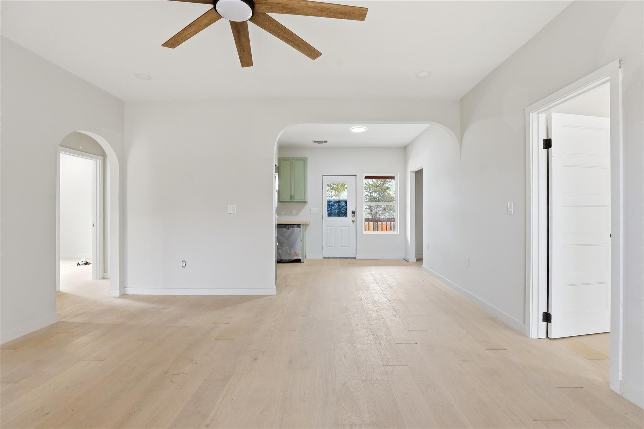 112 Chihuahua Dr, Del Valle, TX 78617