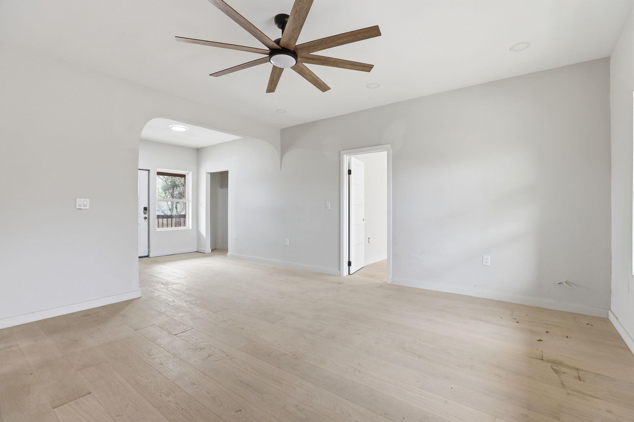 112 Chihuahua Dr, Del Valle, TX 78617