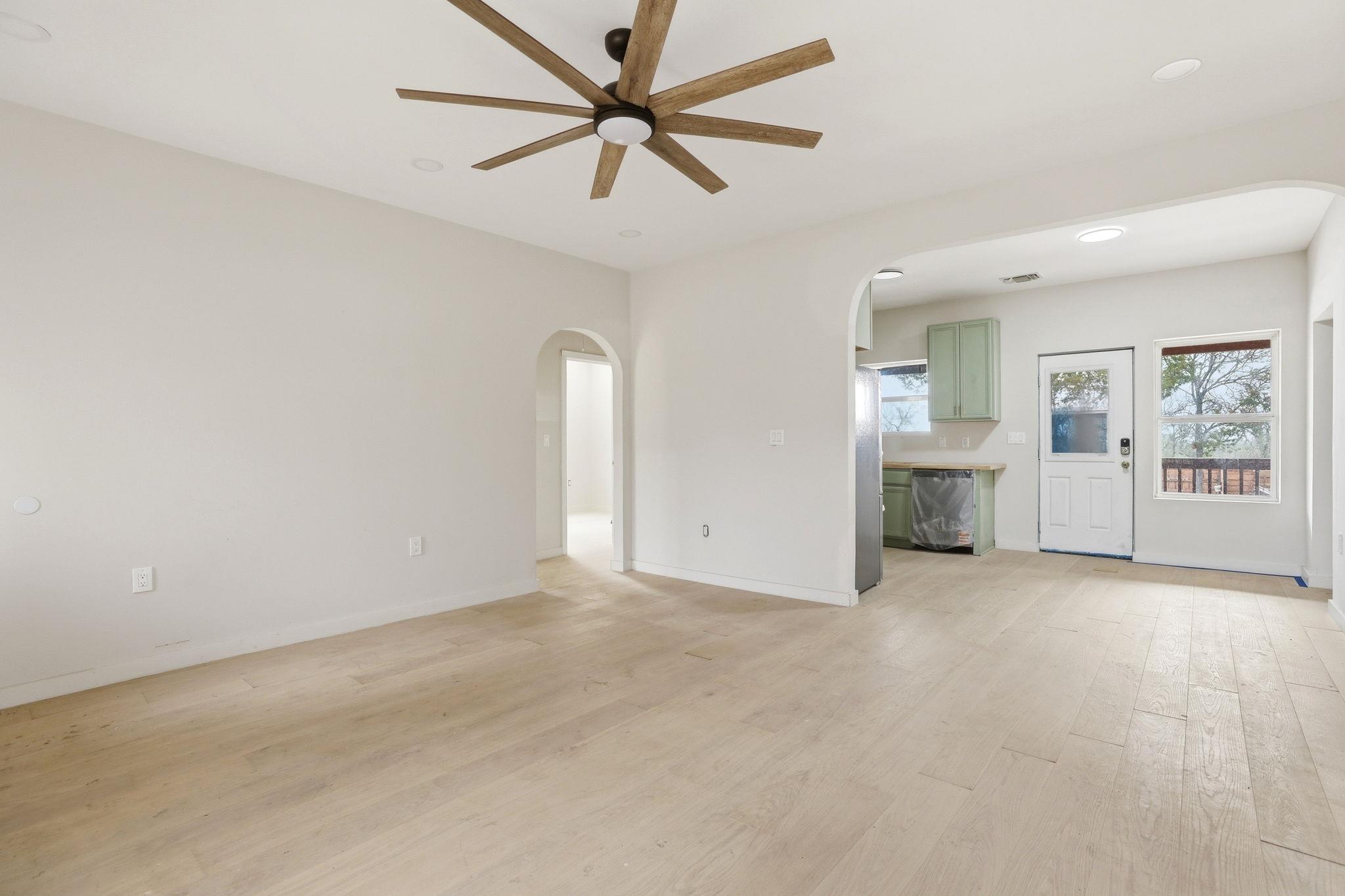 112 Chihuahua Dr, Del Valle, TX 78617