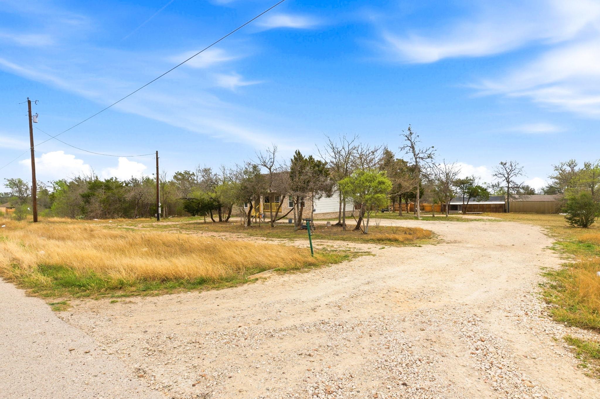 112 Chihuahua Dr, Del Valle, TX 78617