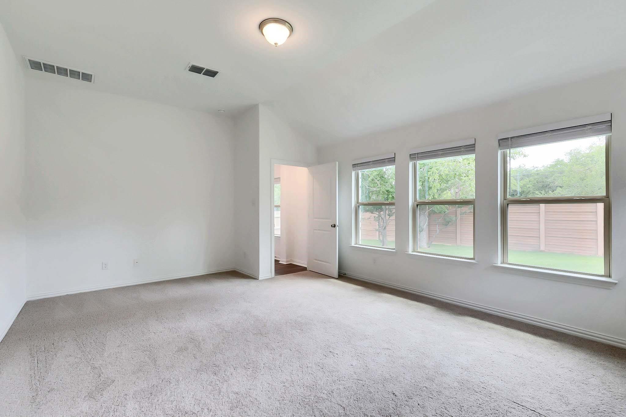 271 Jefferson Dr, Kyle, TX 78640