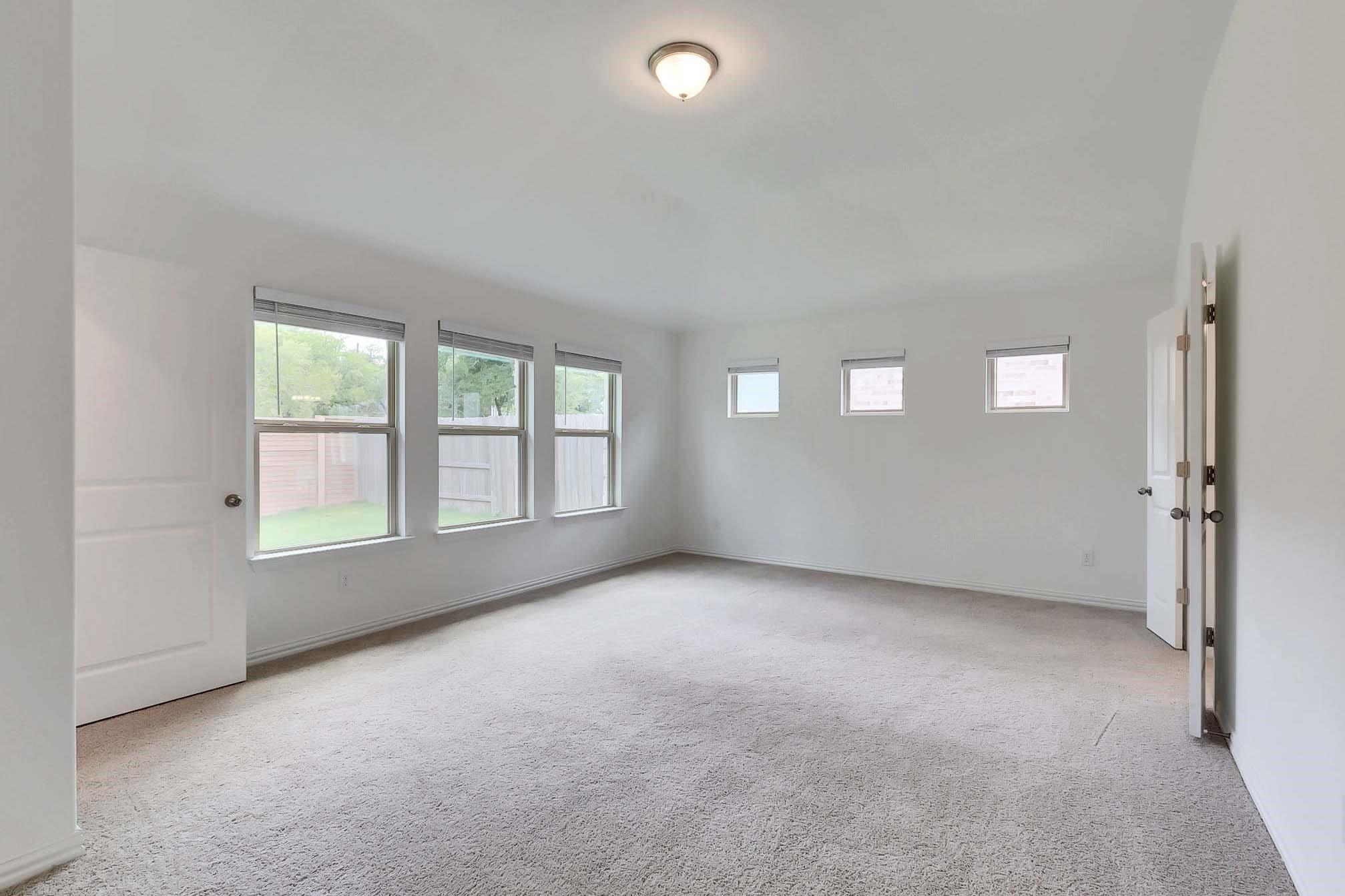 271 Jefferson Dr, Kyle, TX 78640