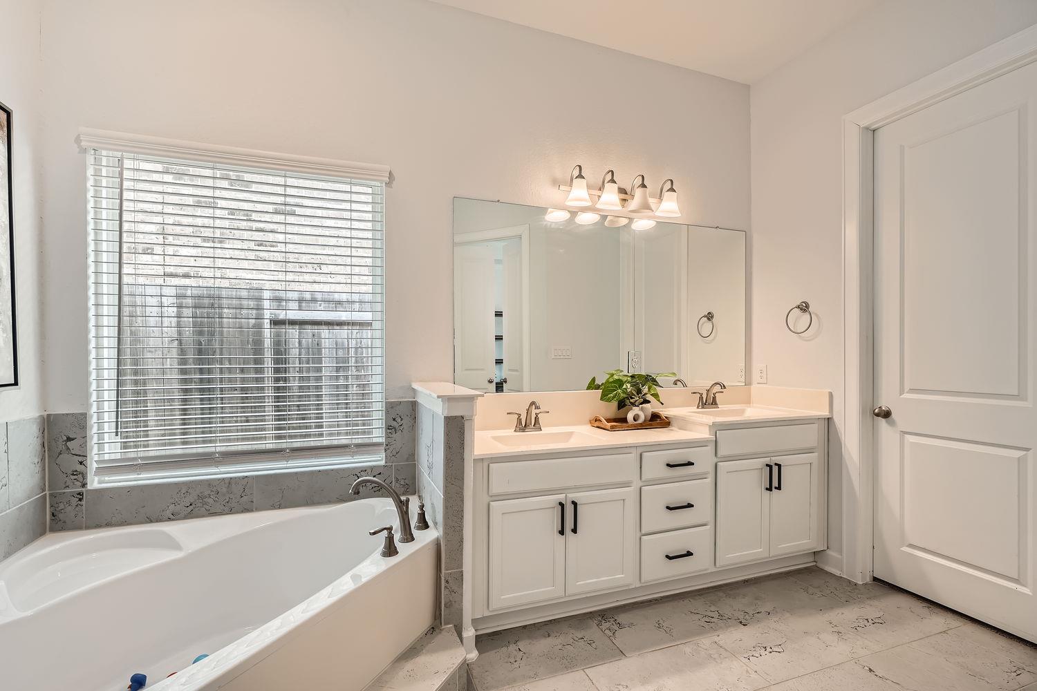 582 Wild Pecan Loop, Buda, TX 78610