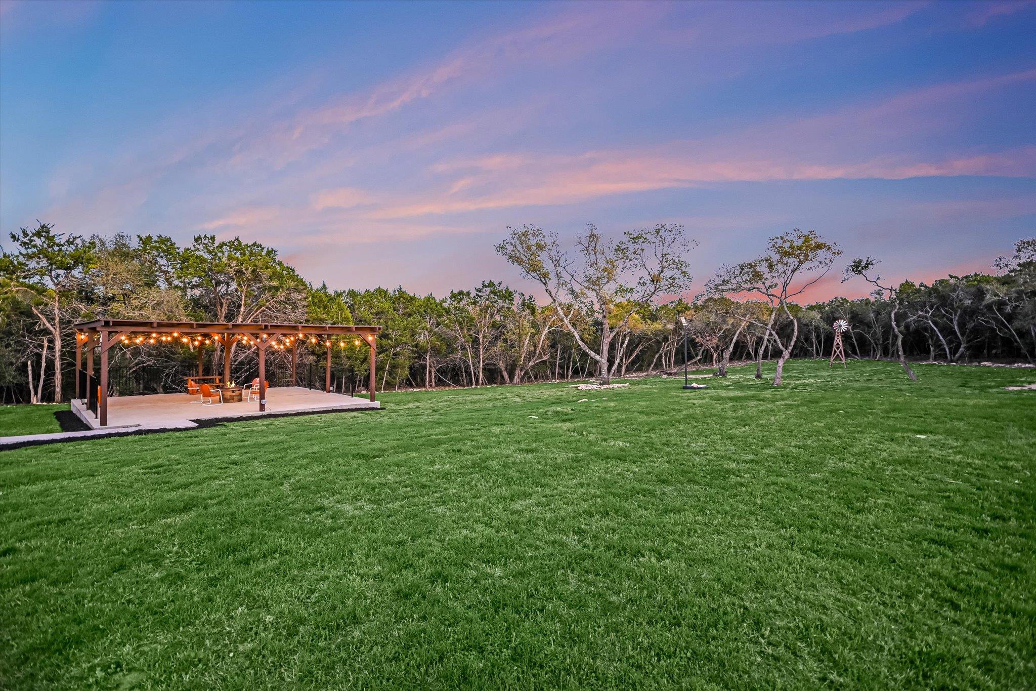 250 BROWN SADDLE Cv, Driftwood, TX 78619