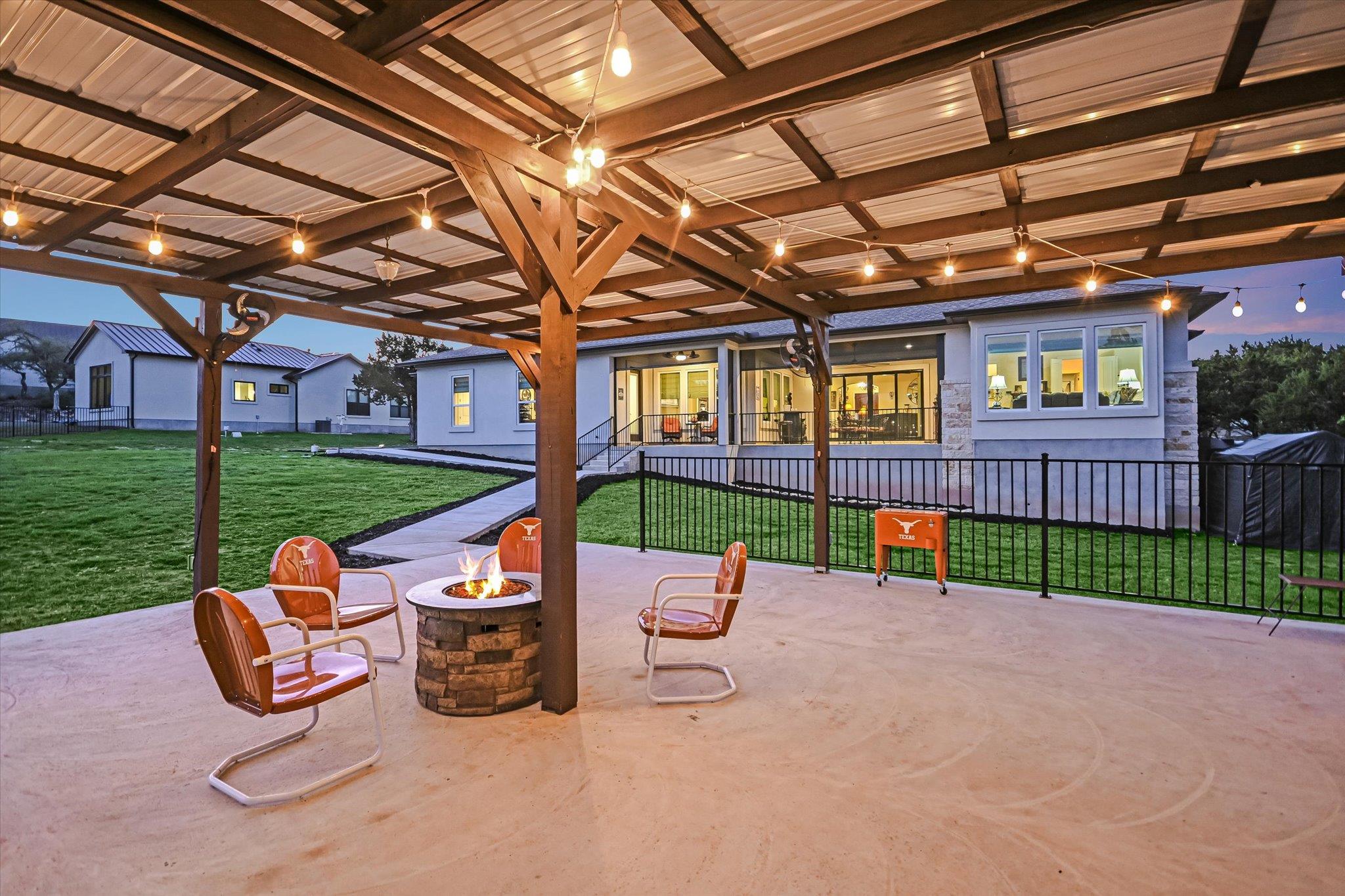 250 BROWN SADDLE Cv, Driftwood, TX 78619