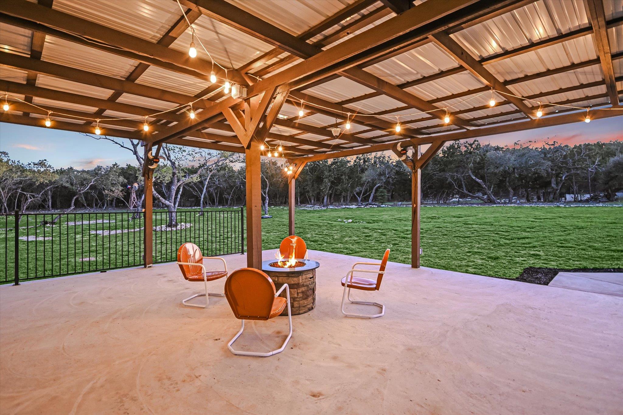 250 BROWN SADDLE Cv, Driftwood, TX 78619