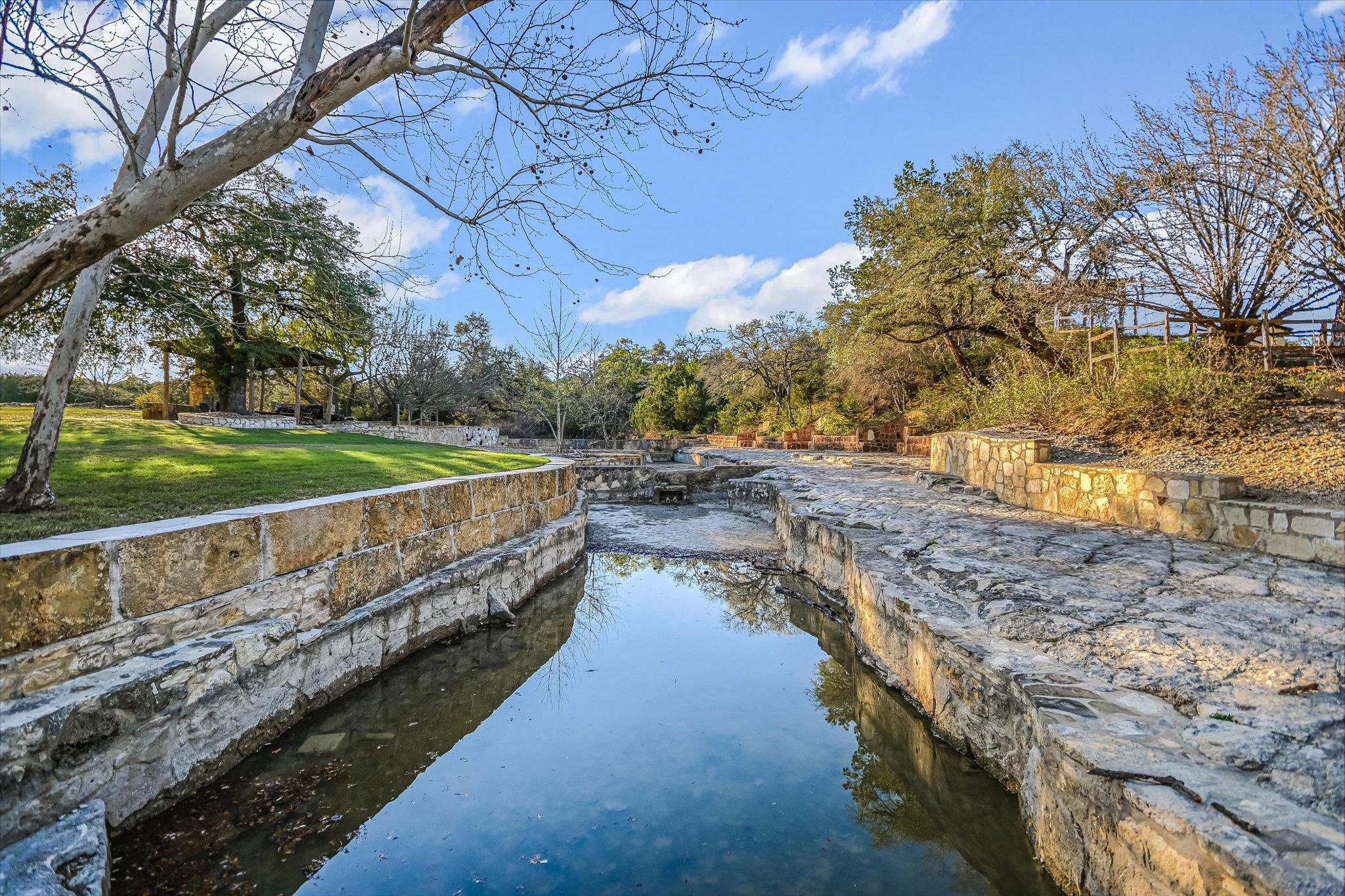 250 BROWN SADDLE Cv, Driftwood, TX 78619