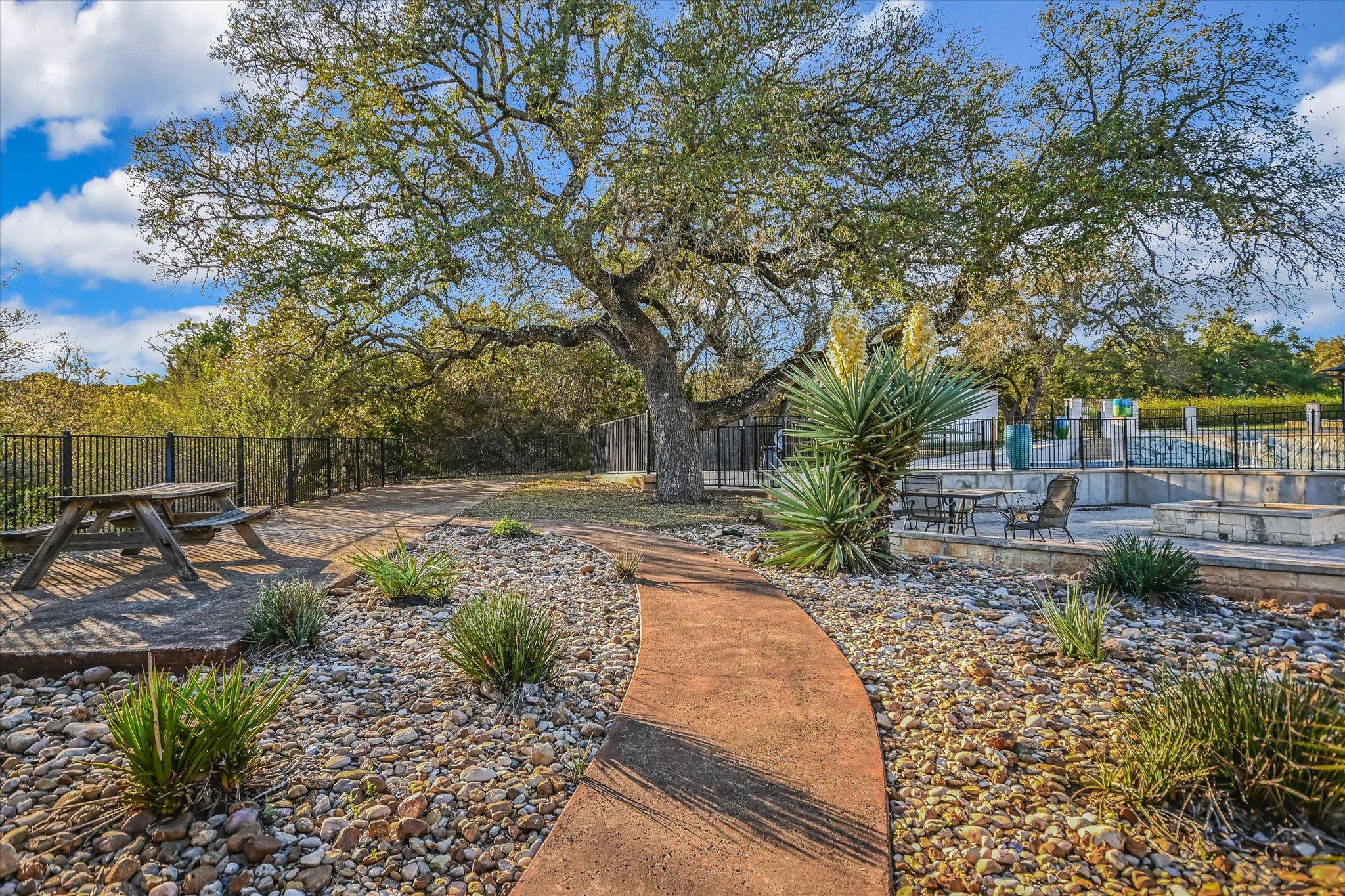 250 BROWN SADDLE Cv, Driftwood, TX 78619